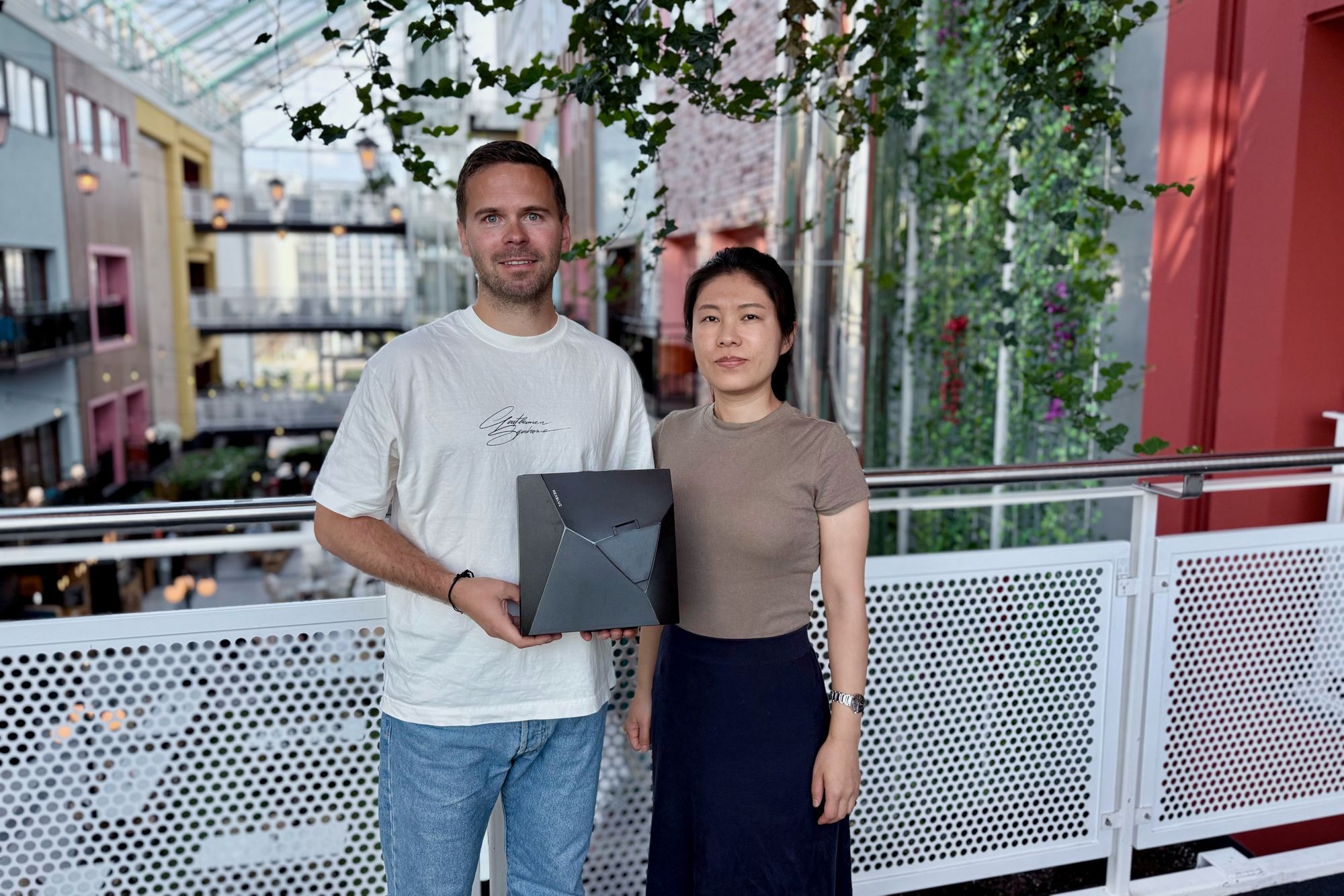 Kommersiell direktør Chris Jenssen og medgründer Yvonne Yang i Nexblue. Selskapet vurderer å flytte hovedkontoret fra Stockholm til Stavanger.