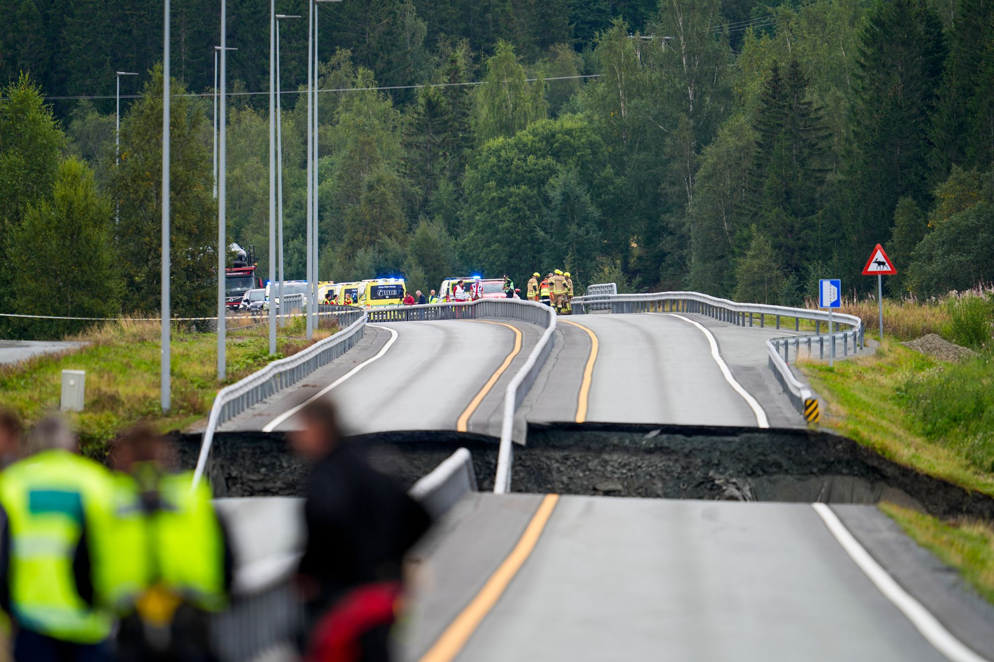 Det har gått et stort ras over E6 i Levanger.