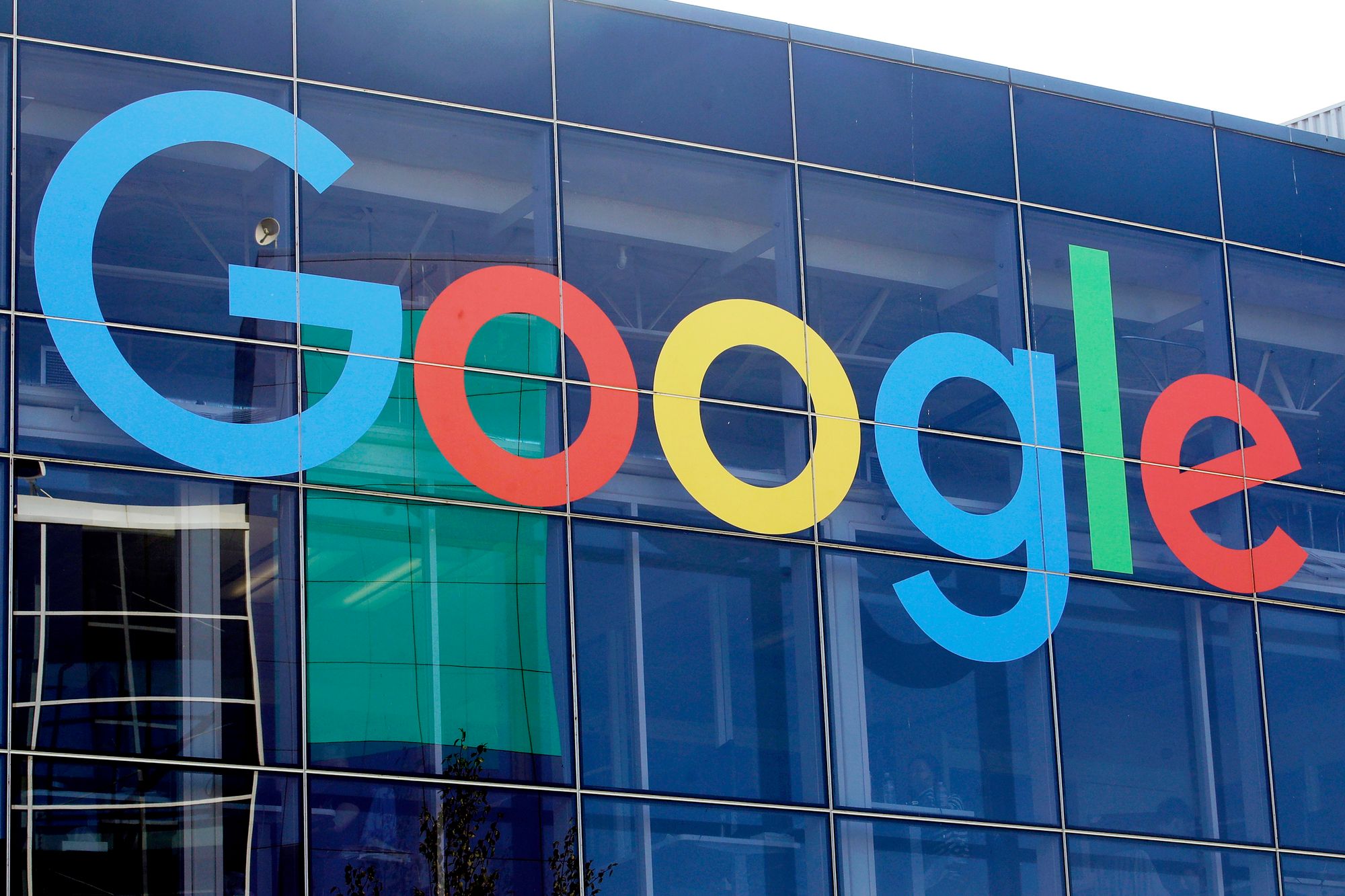 Google-konkurrenter må få tilgang på søkedata fra Google, men Google skal ikke pålegges å selge Chrome-nettleseren, slår en amerikansk dommer fast