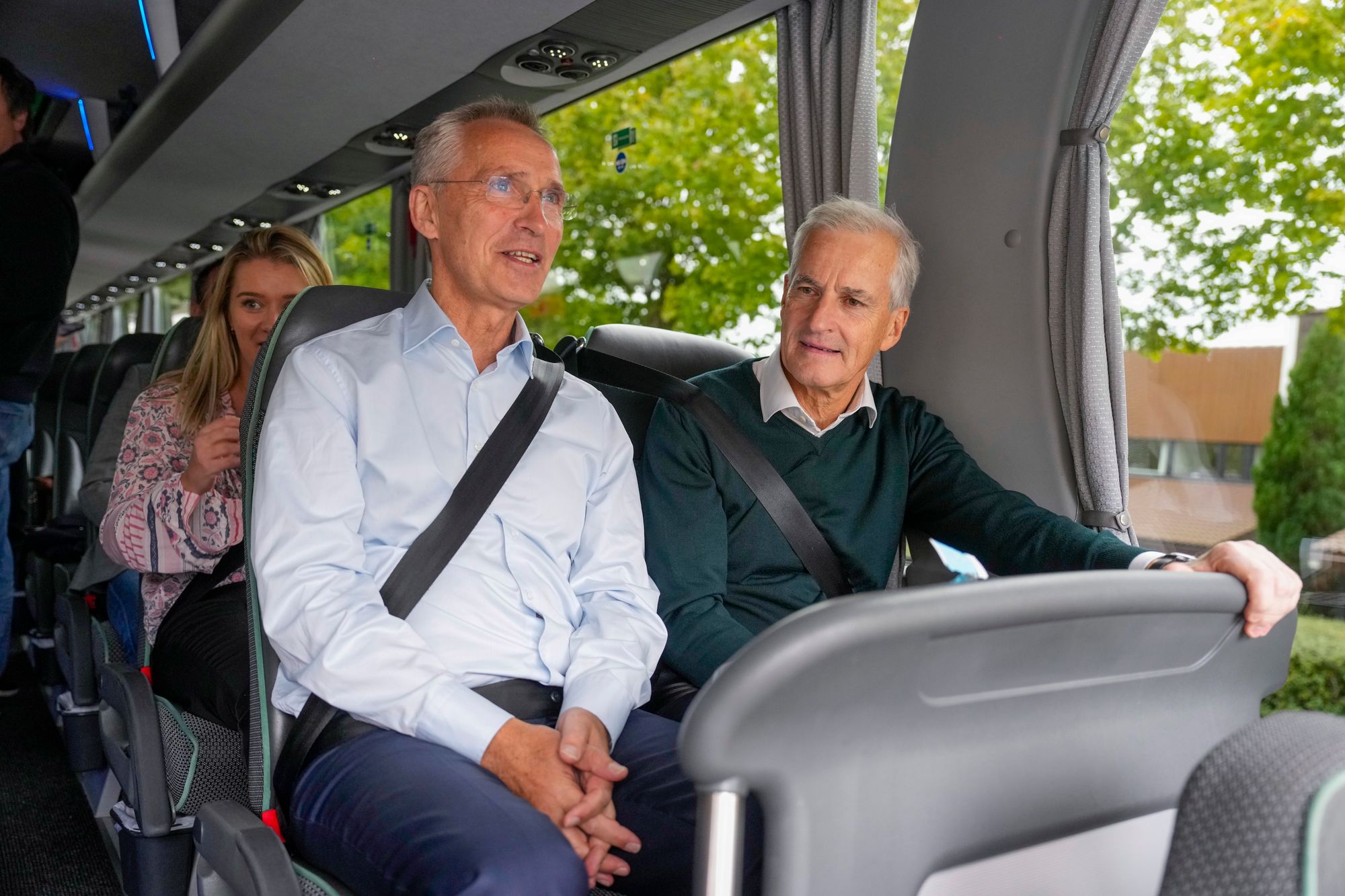 Finansminister Jens Stoltenberg (Ap) og statsminister Jonas Gahr Støre (Ap) vil redusere elavgiften slik at næringslivet får lavere strømutgiver.