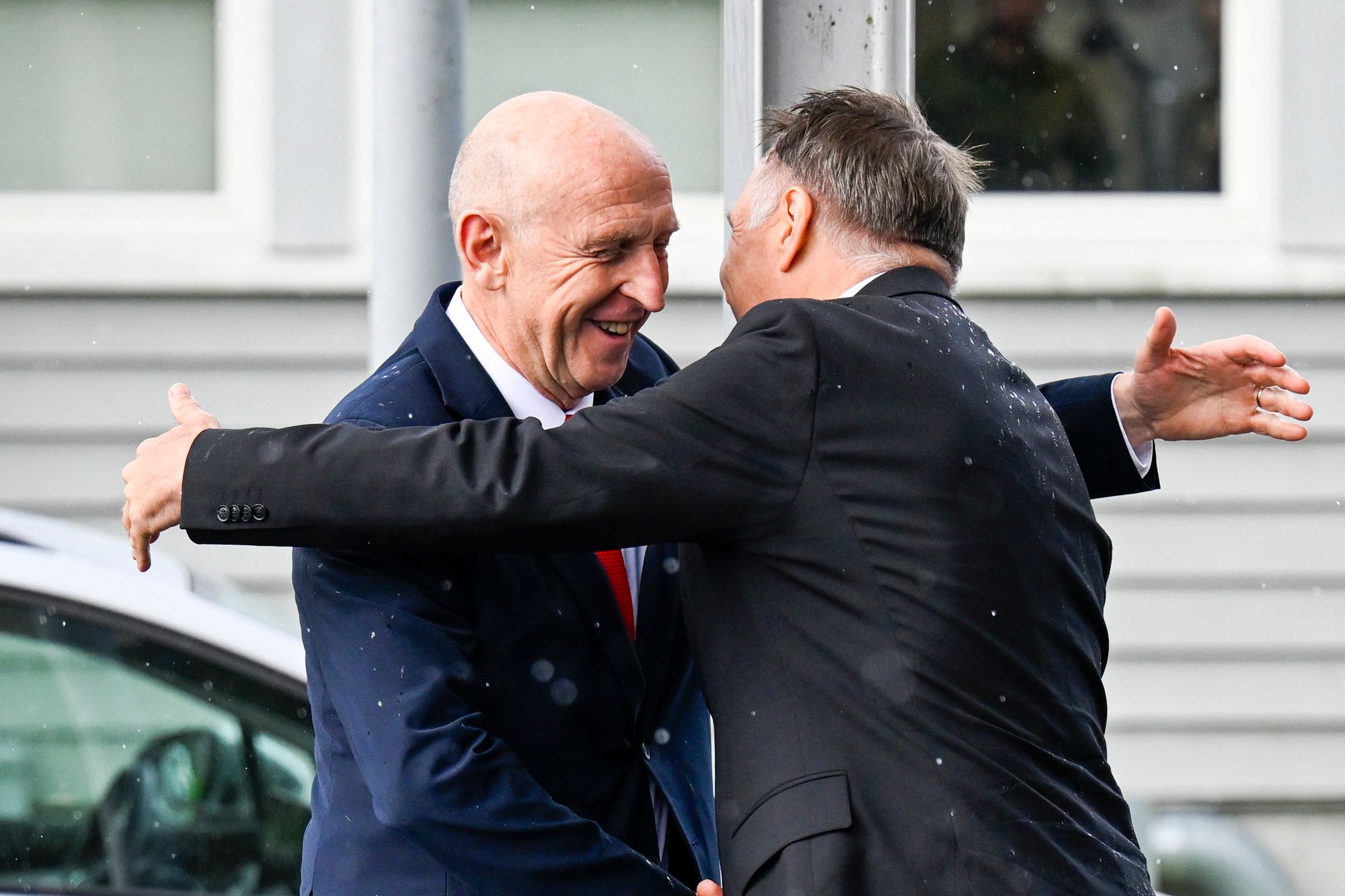 Forsvarsminister Tore Sandvik (Ap) og den britiske forsvarsministeren John Healey skal signere avtalen mellom Norge og Storbritannia om fregatter i dag.