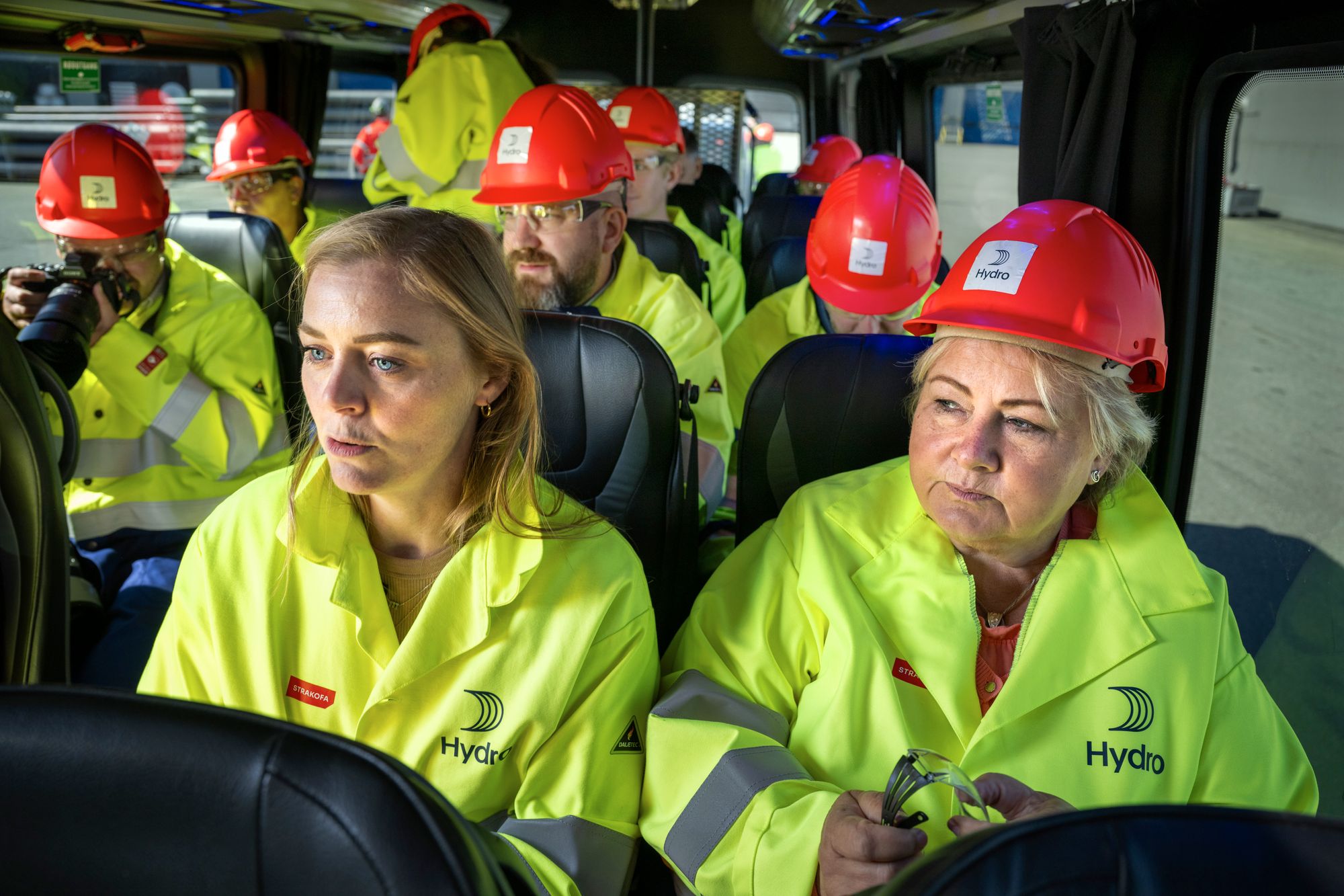 Høyres leder Erna Solberg garanterte at det ikke skal bygges nye utenlandskabler de neste fire årene under et besøk hos Hydro Aluminium Karmøy nylig. Men partiet vil fremdeles bygge hybridkabler.