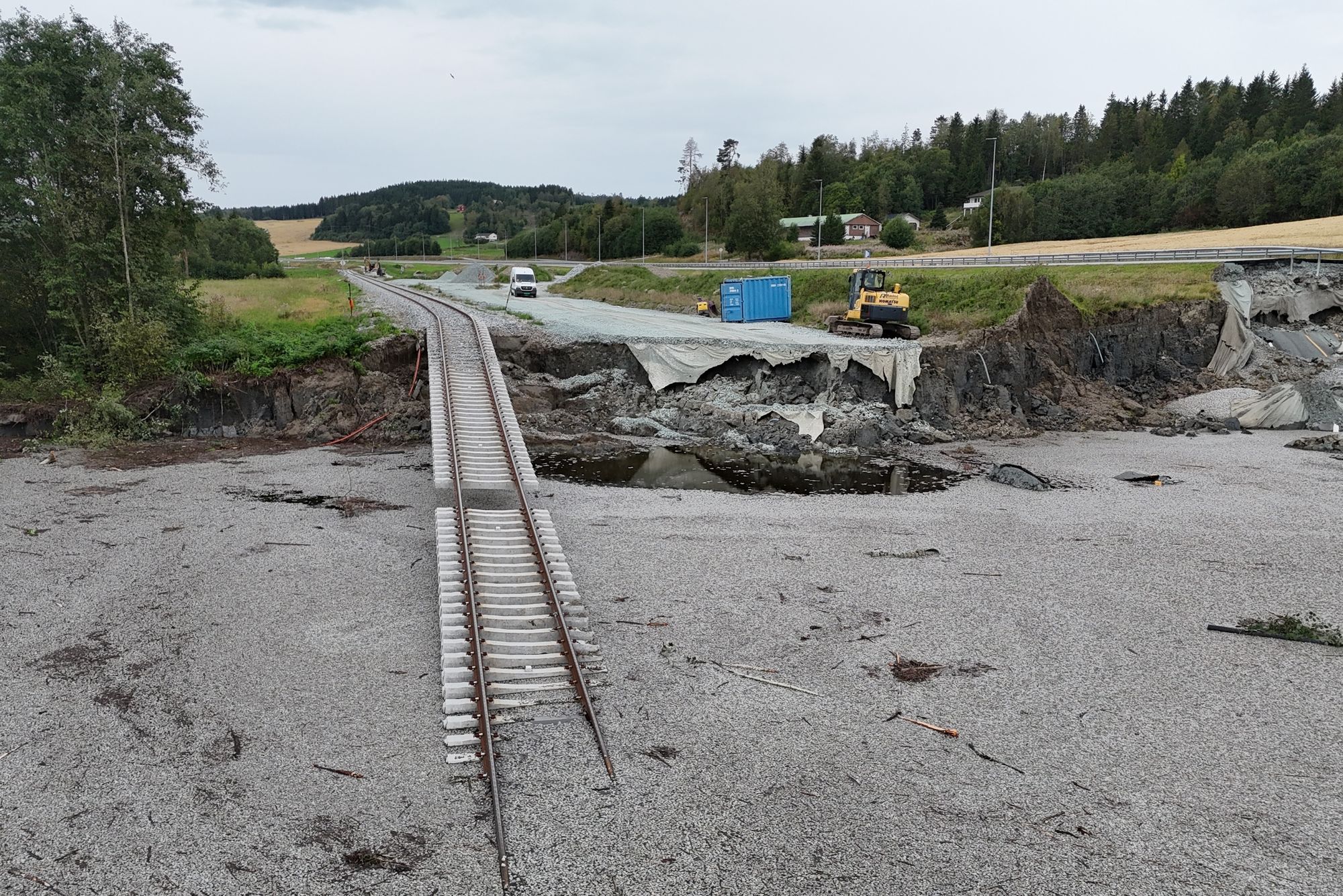 En mann er fortsatt savnet etter skredet ved Nesvatnet i Levanger. 