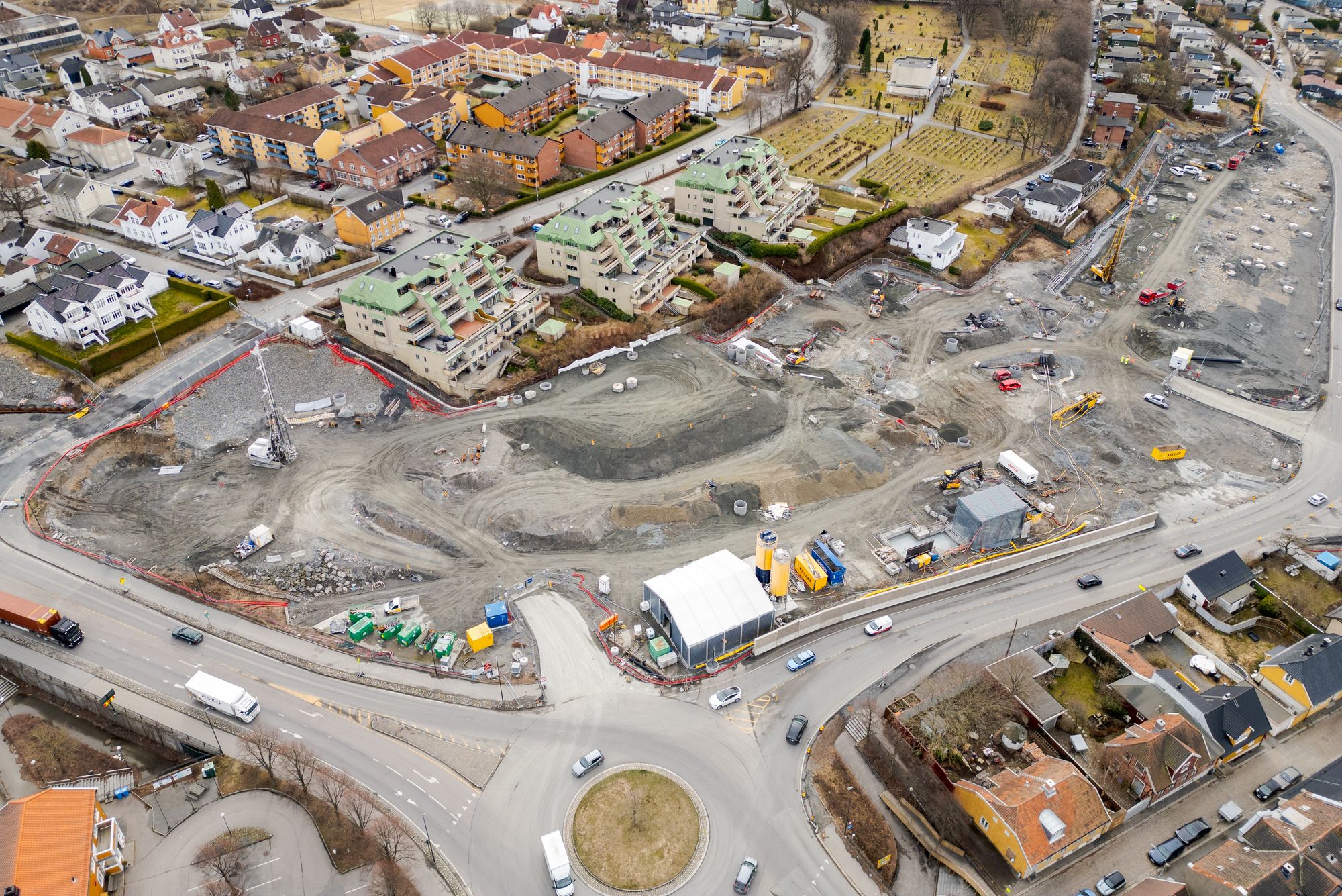 Her skulle det etableres en 33 meter dyp byggegrop. Etter at det ble bestemt at Mossetunnelen skal forlenges vil byggegropen kun bli 22 meter dyp. 
