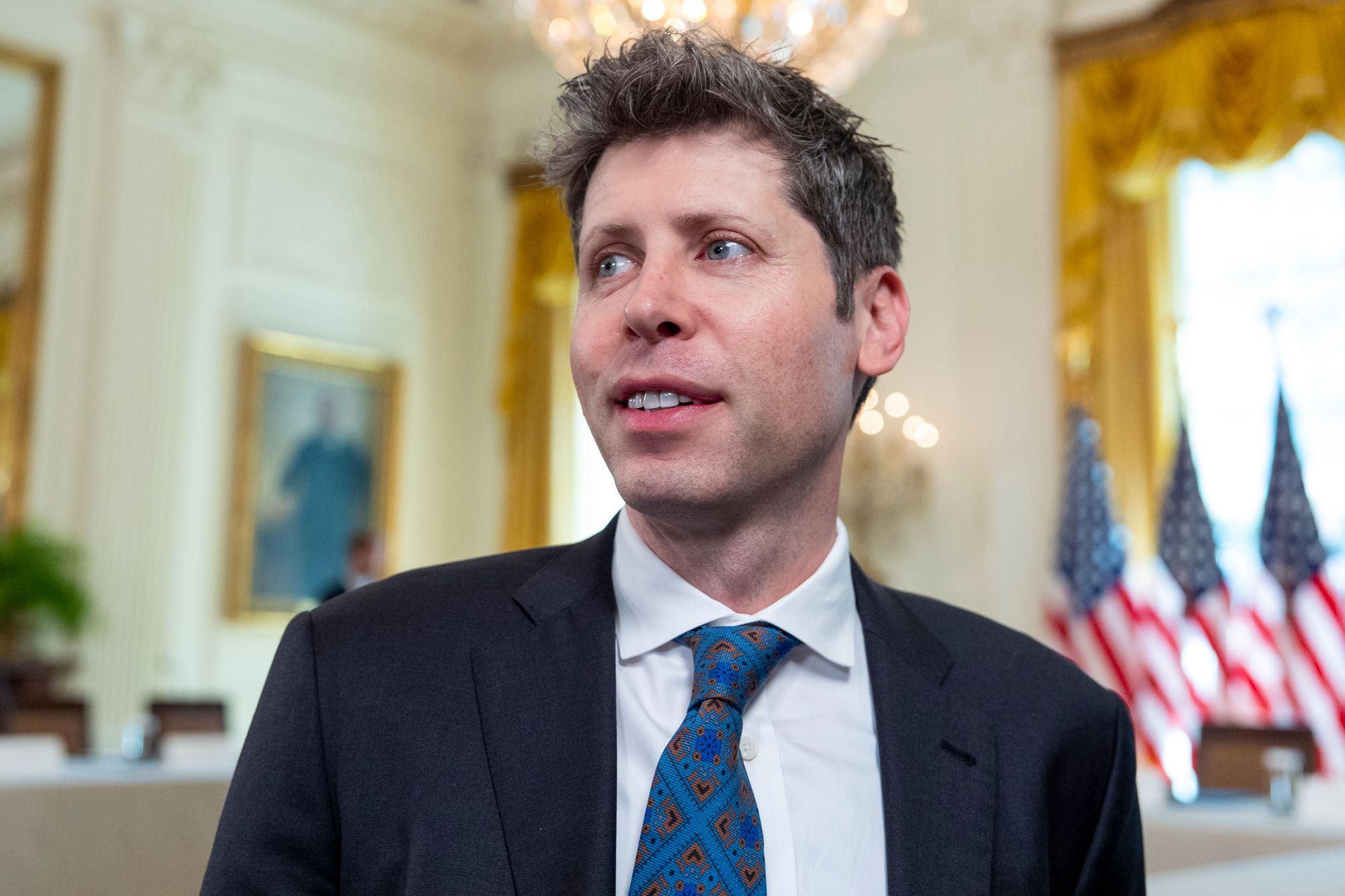 Chat GPT har blitt populær i rekordtempo, men først nå foreligger den første, omfattende rapporten om bruksmønstrene. Her er Open AI-sjef Sam Altman avbildet i Det hvite hus tidligere i september.