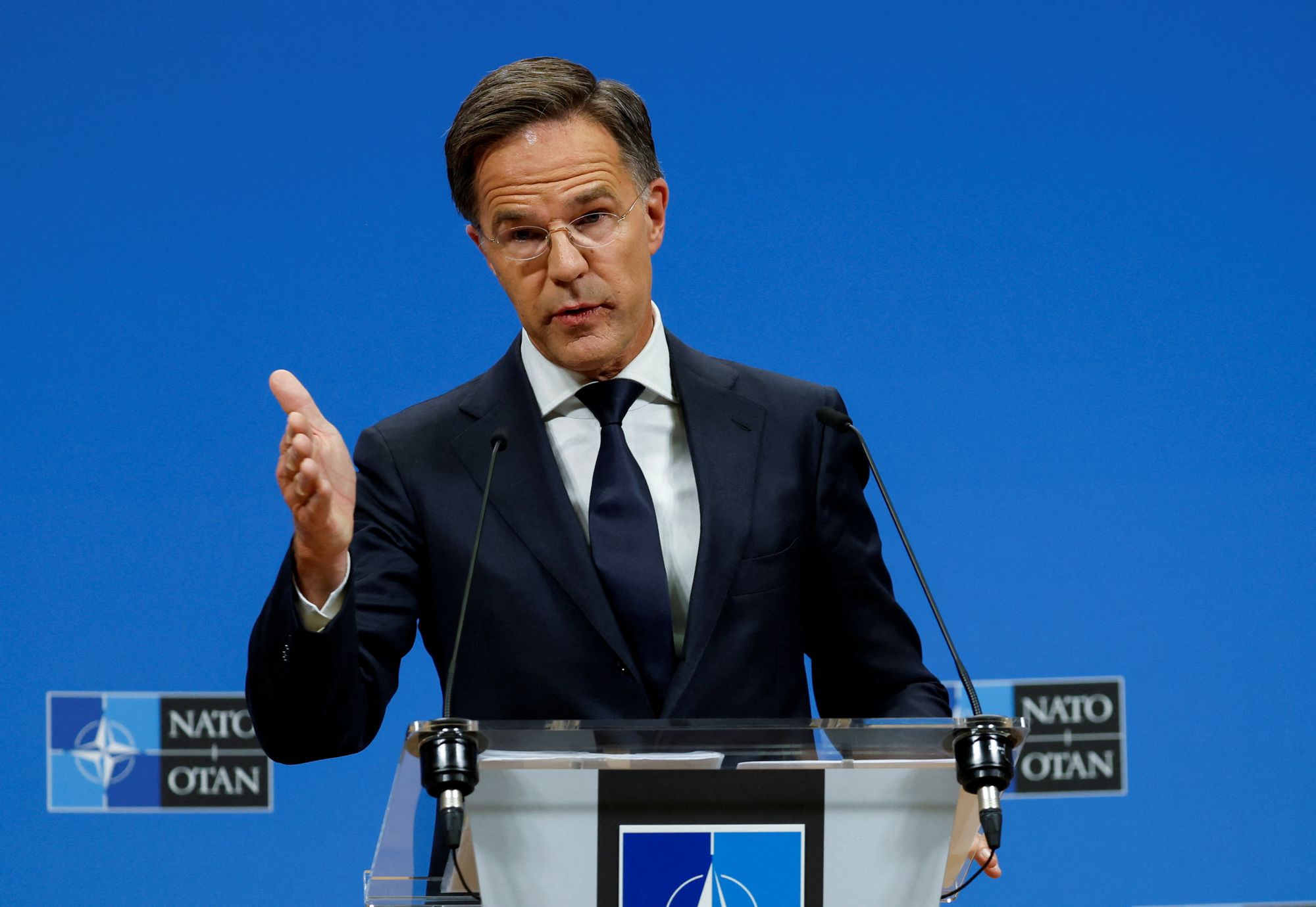 Nato-sjef Mark Rutte ber europeisk våpenindustri få fart på investeringer og produksjon. 