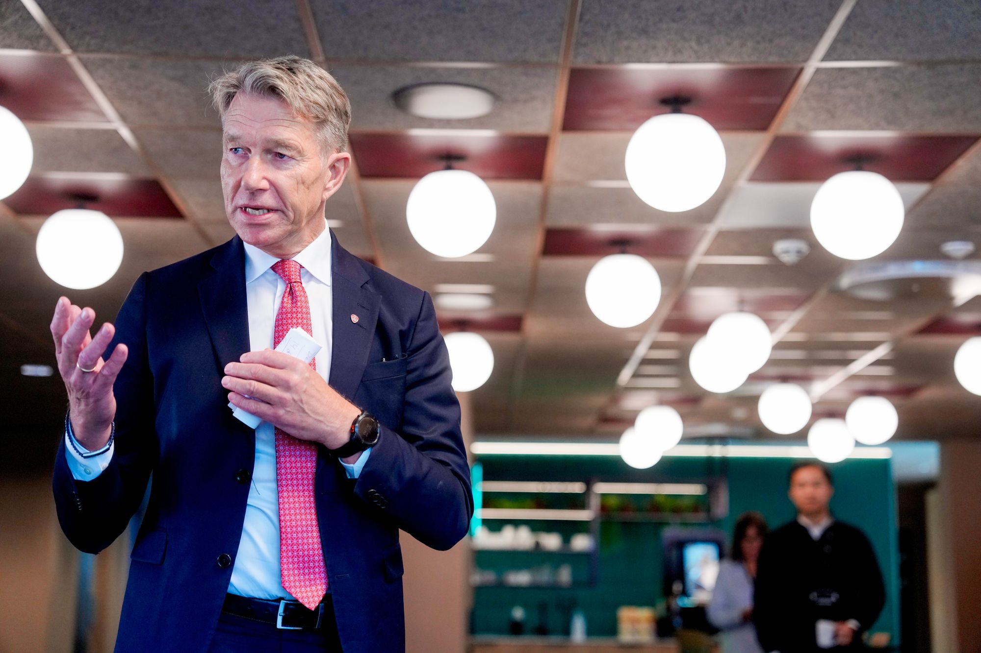 Energiminister Terje Aasland besøker Elhub i Oslo onsdag i forbindelse med lanseringen av fastpris på strøm, såkalt norgespris.