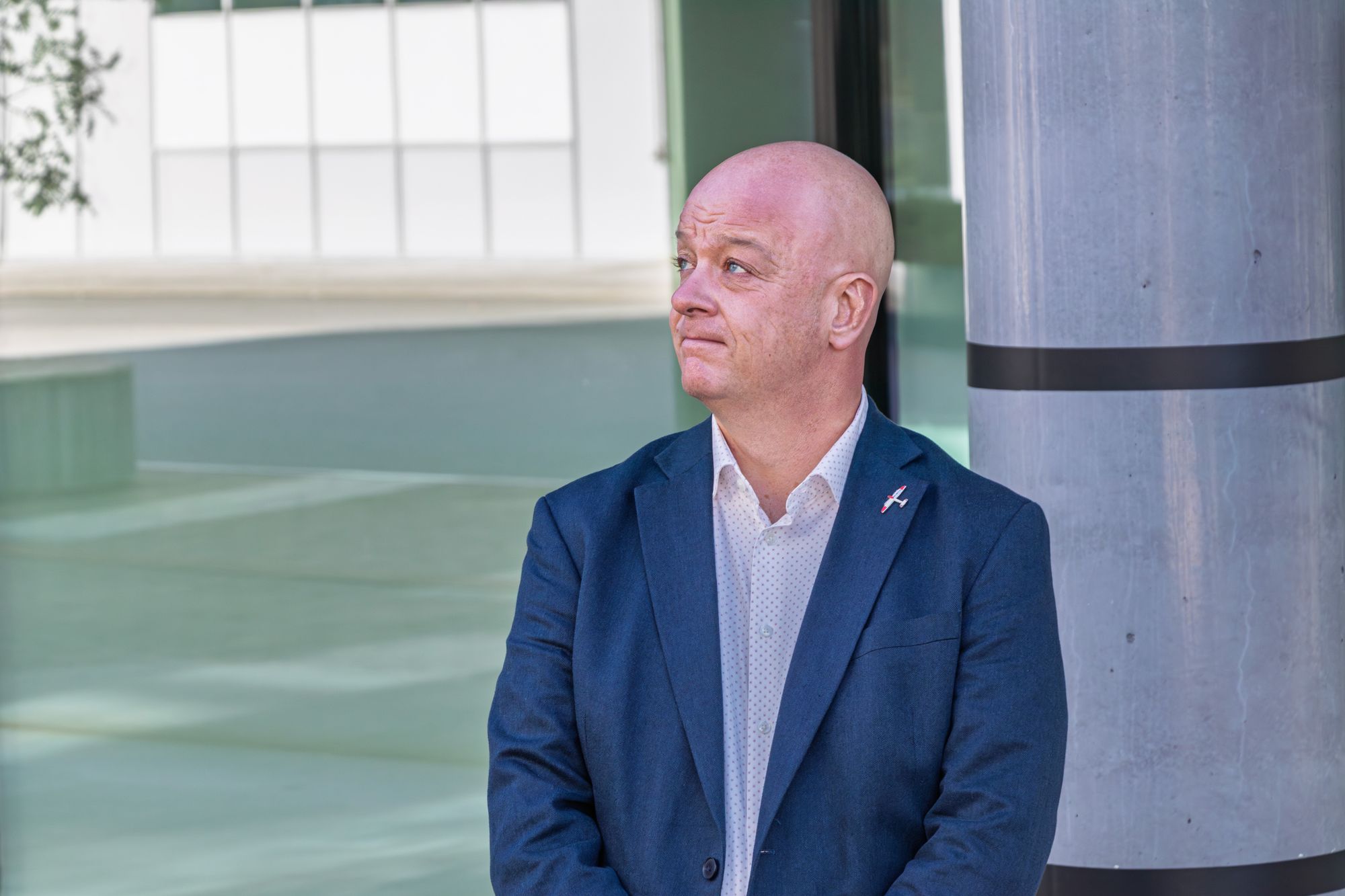 Det finnes mange måter å oppdage droner på, med aktive og passive sensorer, forklarer Nils Håheim-Saers, overingeniør og flytryggingsleder ved Norce Tromsø.