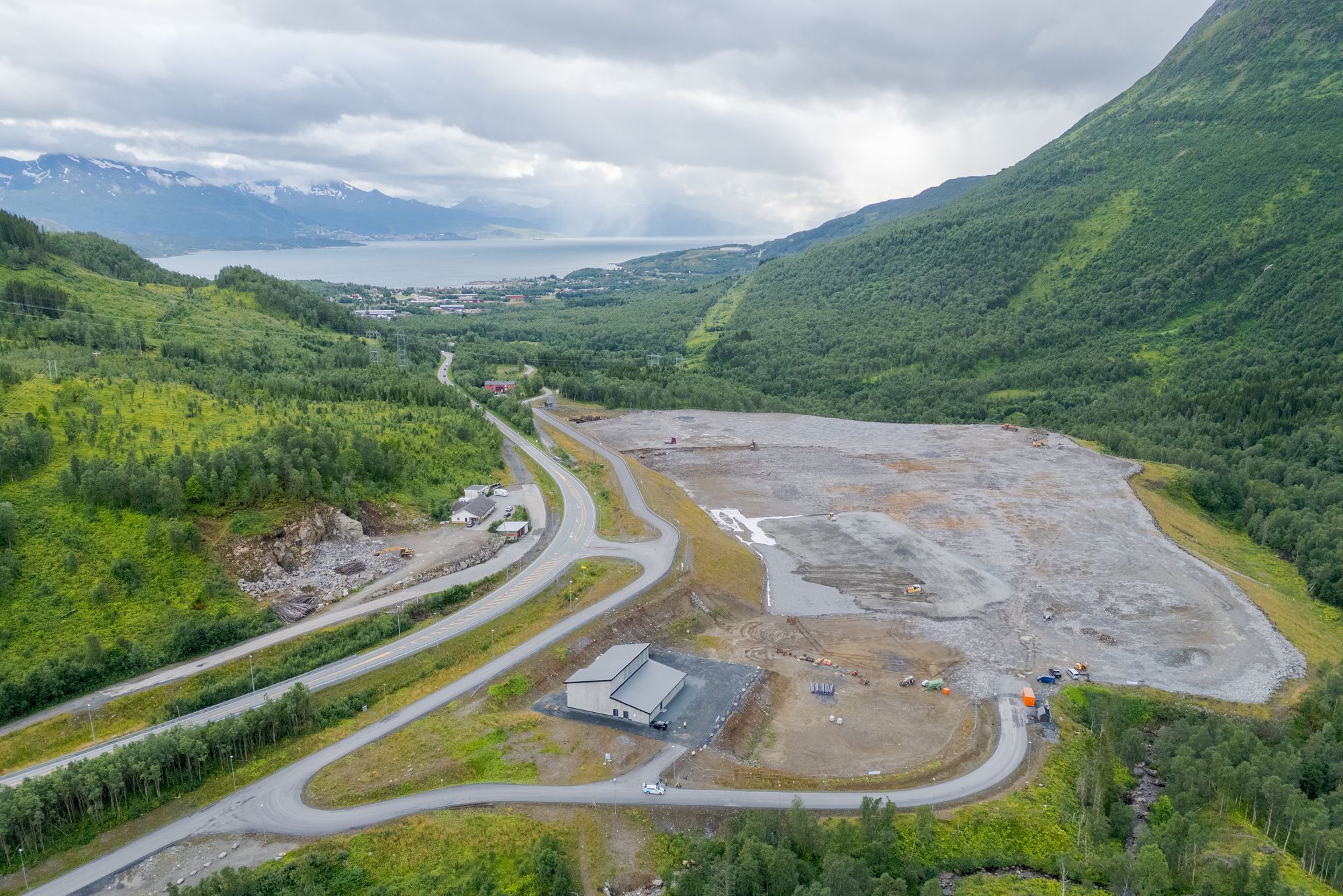Tomta i Kvandal utenfor Narvik blir kjernen i et moderne norsk industrieventyr, der Aker og Nscale bygger et KI-datasenter med milliardinvesteringer fra blant andre OpenAI og Microsoft.