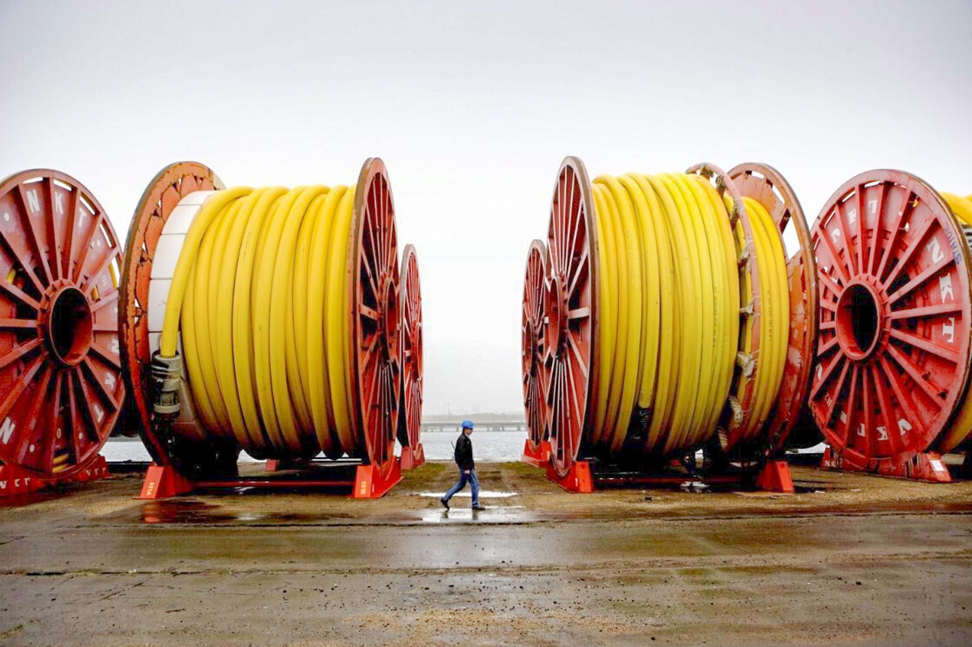 Alle faktorer må vurderes – både ledningsevne, vekt, plass og korrosjon – når man skal finne et alternativ til kobber i elkabler, påpeker René Christensen.