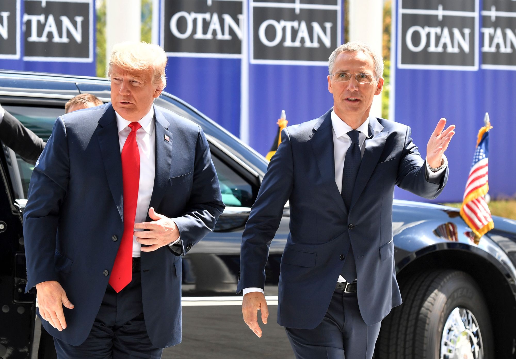 «Kan vi sparke dem ut? Kan Norge heller ha en svensk modell hvis de ikke betaler», spurte Trump ifølge Stoltenberg på Nato-toppmøtet i juli 2018