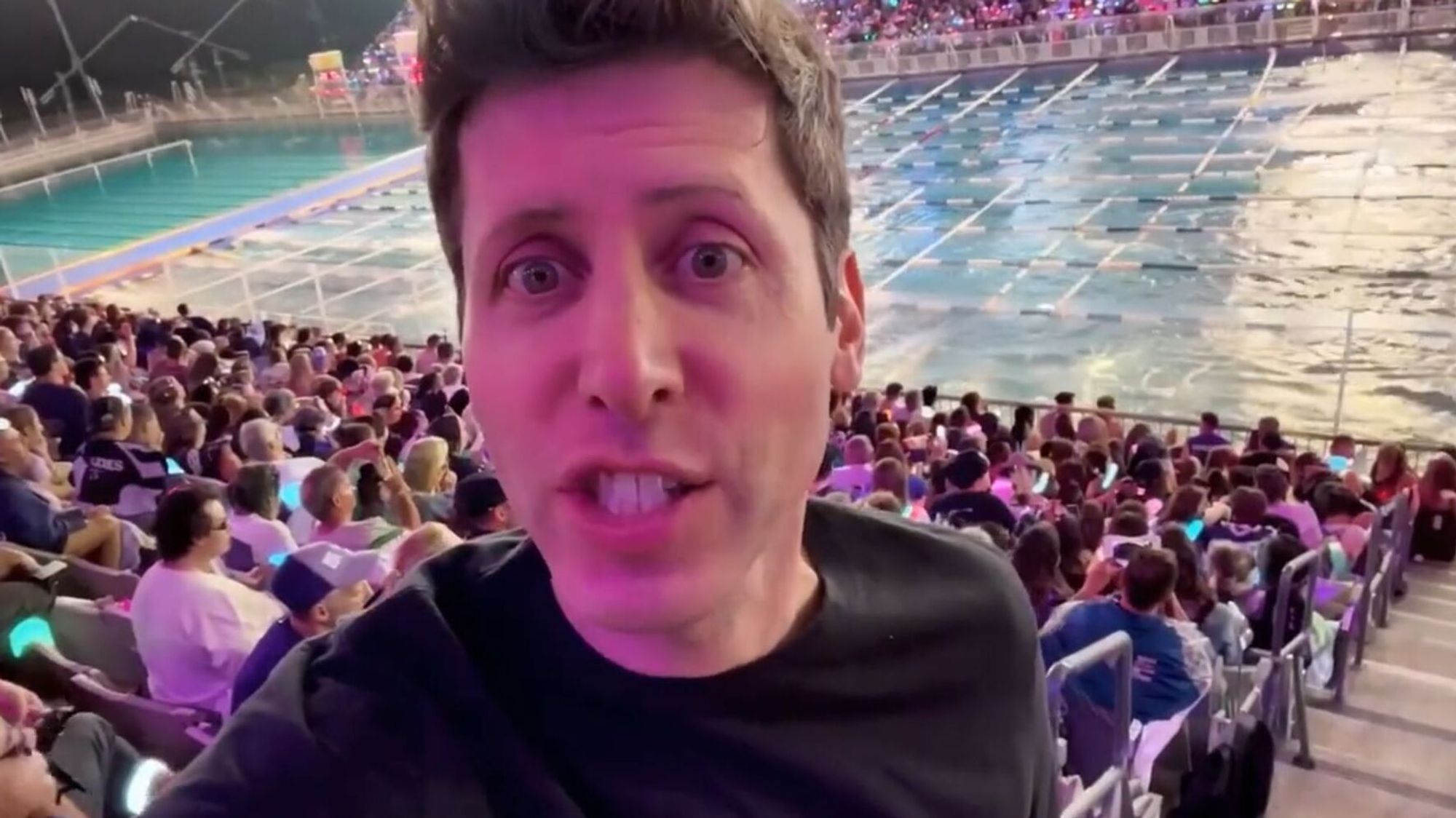Open AI har lansert Sora 2. Her har sjefen Sam Altman plassert seg selv i en scene generert med den nye KI-videogeneratoren.