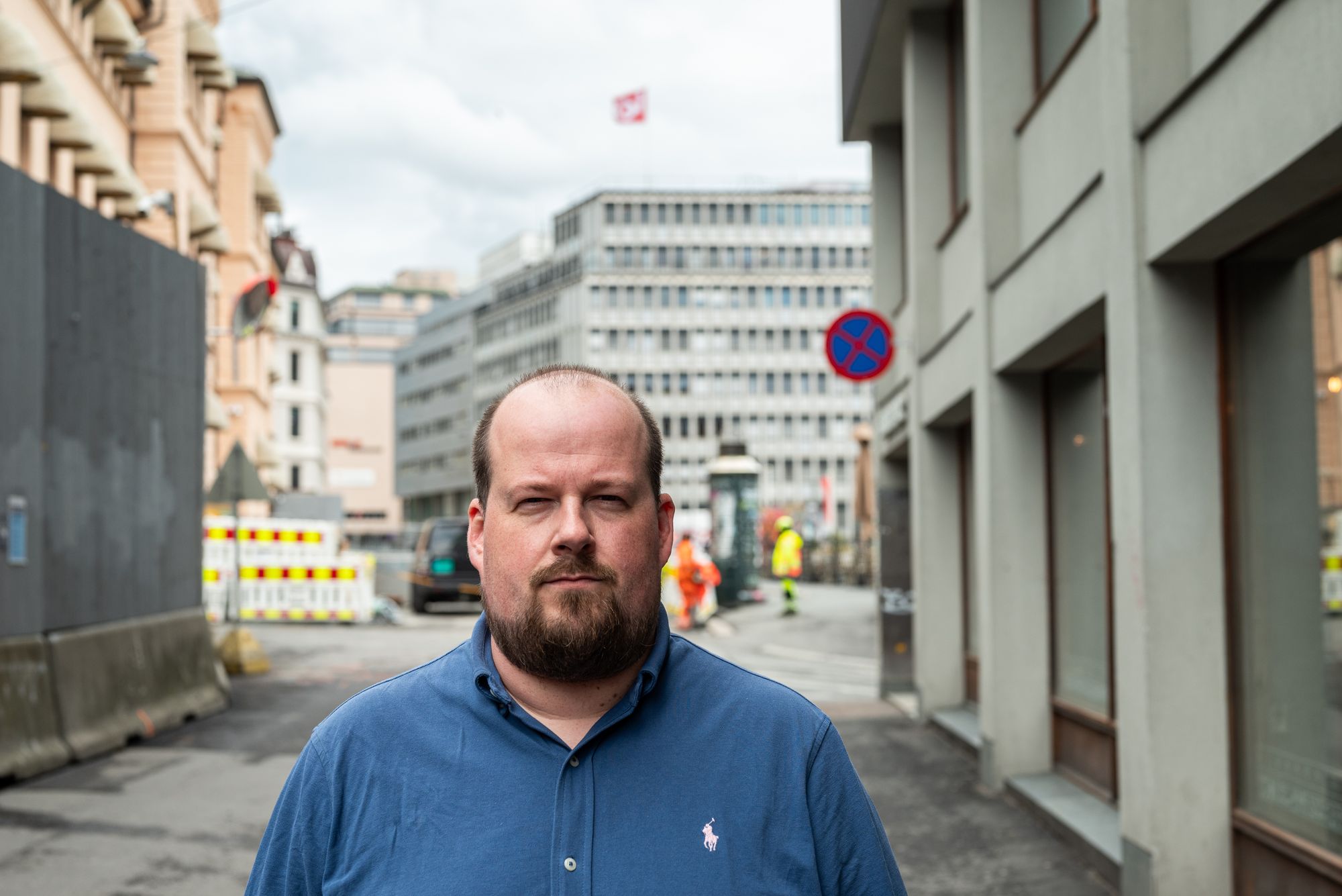 El og IT-forbundet er bekymret for at underleverandører som jobber på ekomnettene kan utføre sabotasje. – Vi mener mer av nettene enn i dag må omfattes av sikkerhetsloven, sier Steffen Bjørkavåg Olsen. Teleoperatørene og digitaliseringsministeren mener nettene allerede er beskyttet av strenge sikkerhetskrav.
