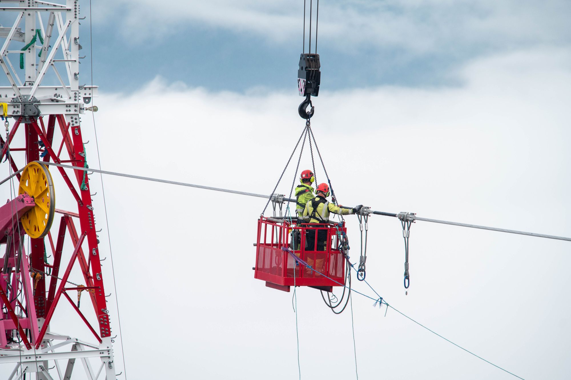 Torsdag 2. oktober åpnet den nye 420 kilovolt-kabelen over Sognefjorden. Den sørger for bedre overføringskapasitet mellom Midt-Norge og Vestlandet.