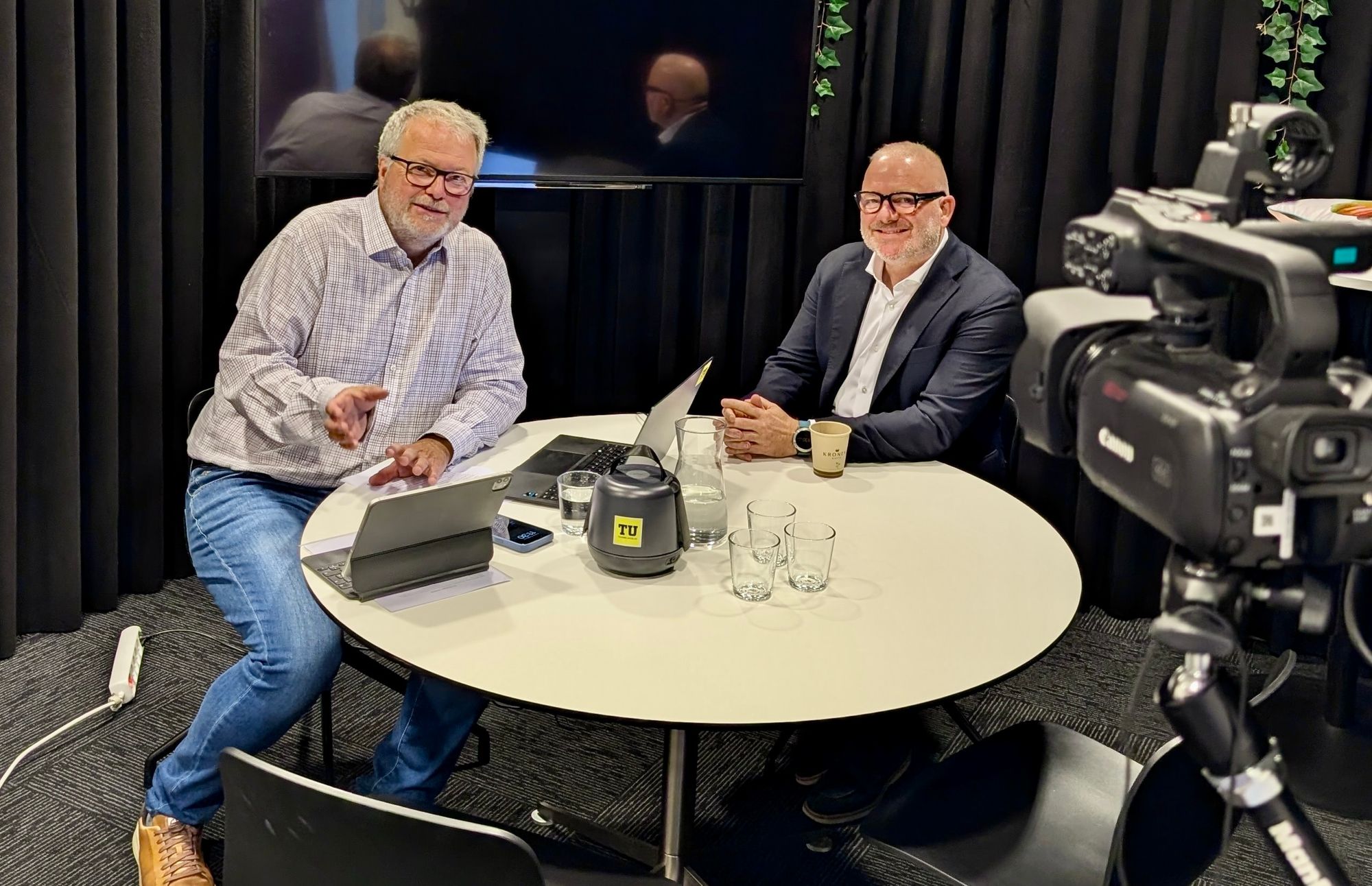 Ukens gjest i Teknisk sett er Caox-sjef Ole Jacob Sandal, som forteller  hvordan selskapet bruker fanget karbon til å lage en viktig ingrediens for industrien. 