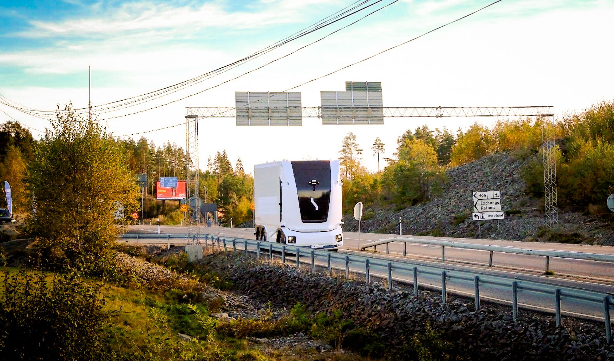 En elektrisk, autonom lastebil, helt uten menneskelig sjåfør, passerte en landegrense for første gang i historien. Det skjedde ved Ørje tollstasjon 25. september.