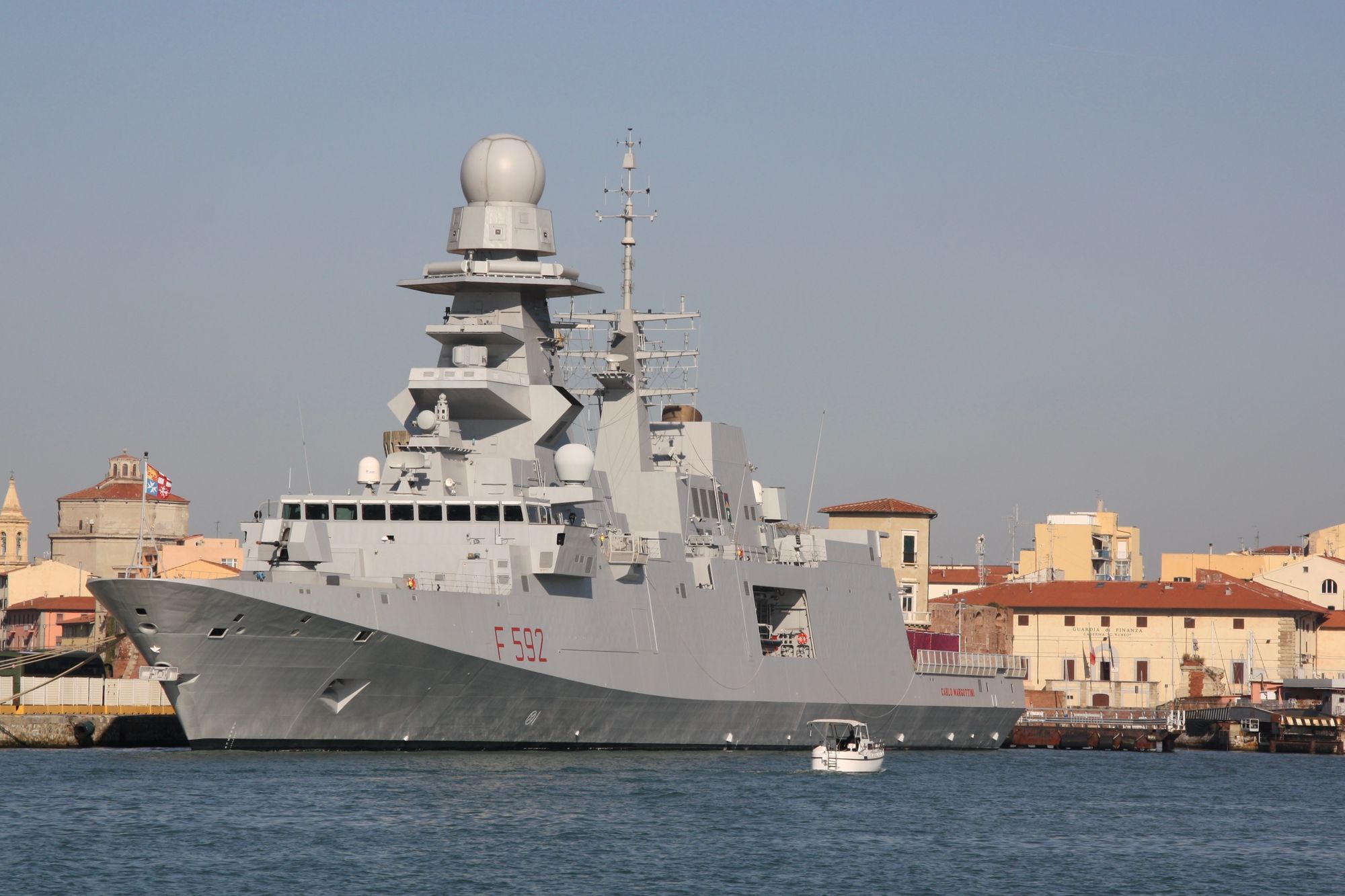 De neste åtte årene vil Europa ferdigstille rundt 40 kampfartøy av fregattstørrelse og samtidig modernisere en rekke eldre enheter, skriver innleggsforfatteren. Dette er den italienske fregatten Carlo Margottini.