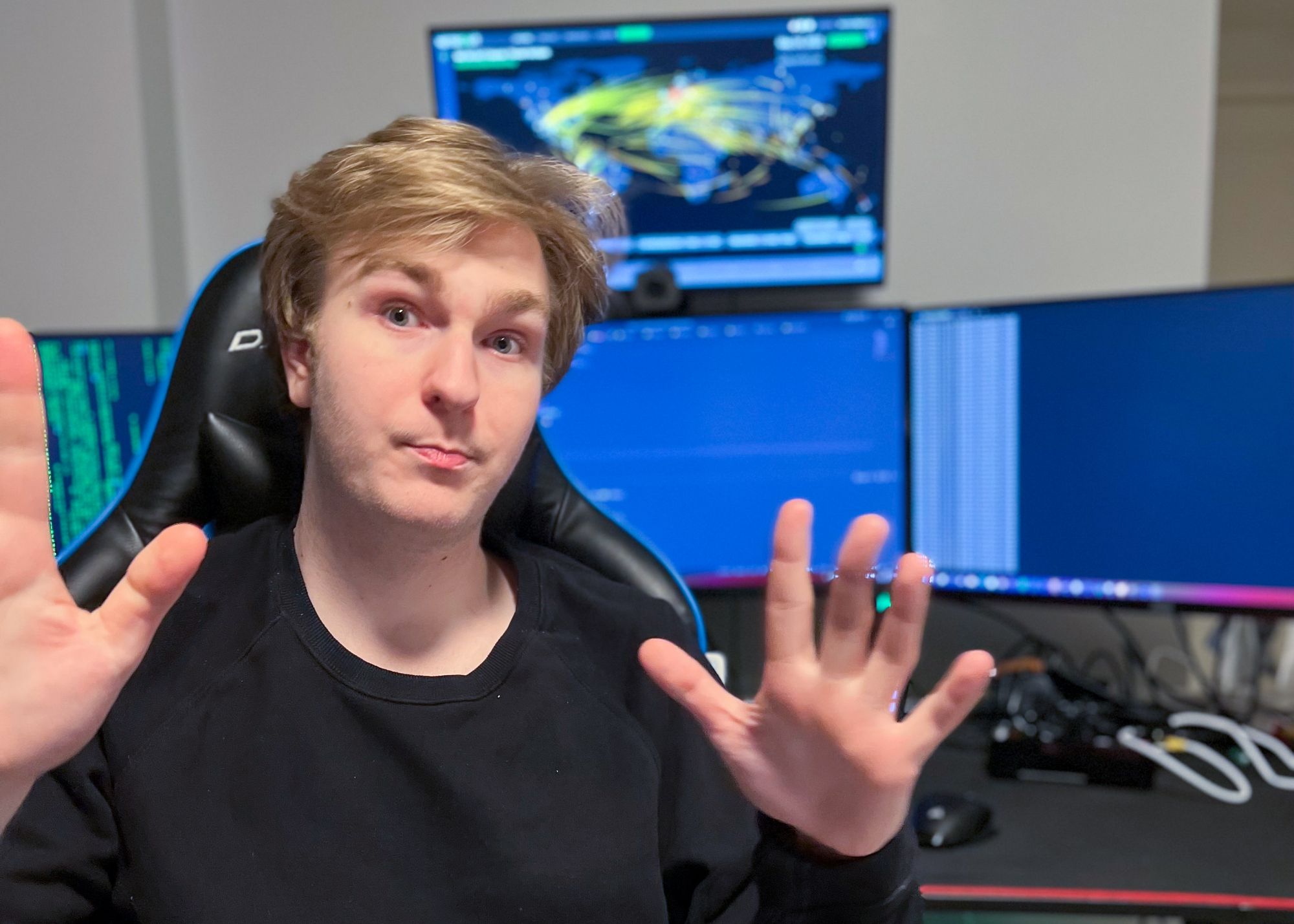 Penetrasjonstester Daniel Christensen (23) og skjermdump av et eksponert SQL-grensesnitt.