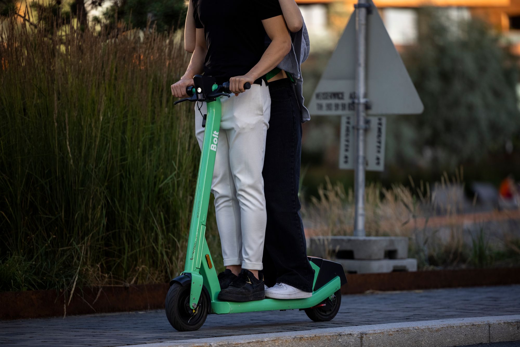 Sparkesykkel bør vekk fra fortau, mener byrådet i Oslo. Nå ber de Samferdselsdepartement om hjemmel til å forby kjøring.