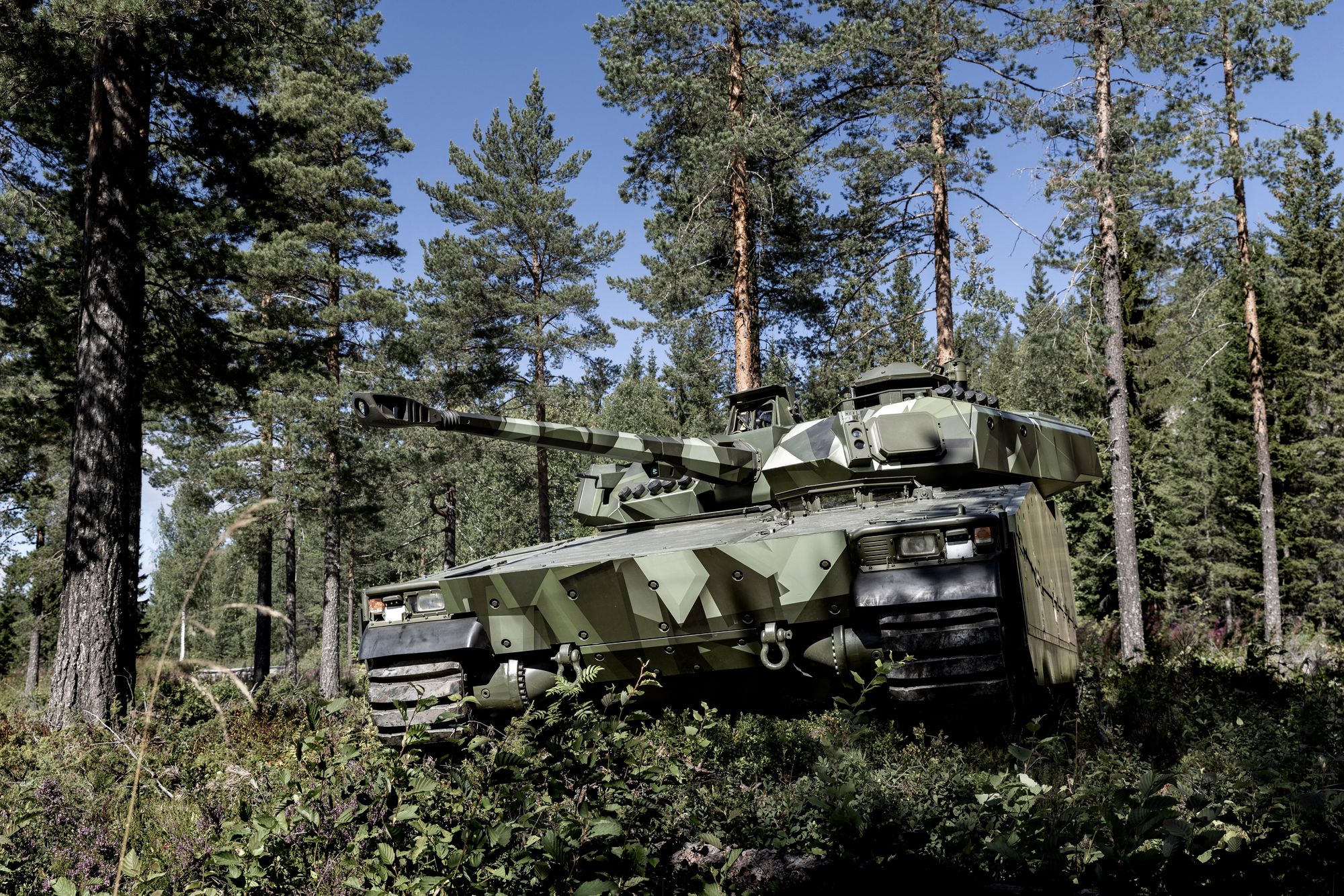 CHSnor leverer ustyr til svenske CV 90. Nå har de fått alle garantier på plass.