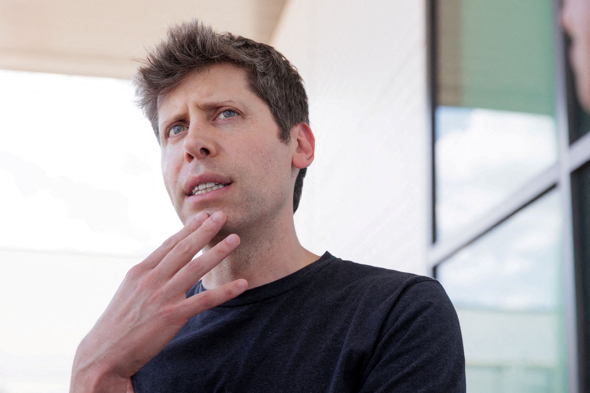 Open AI-sjef Sam Altman har uttrykt bekymring for måten mange bruker Chat GPT på, og selskapet har nå forbedret tjenesten.