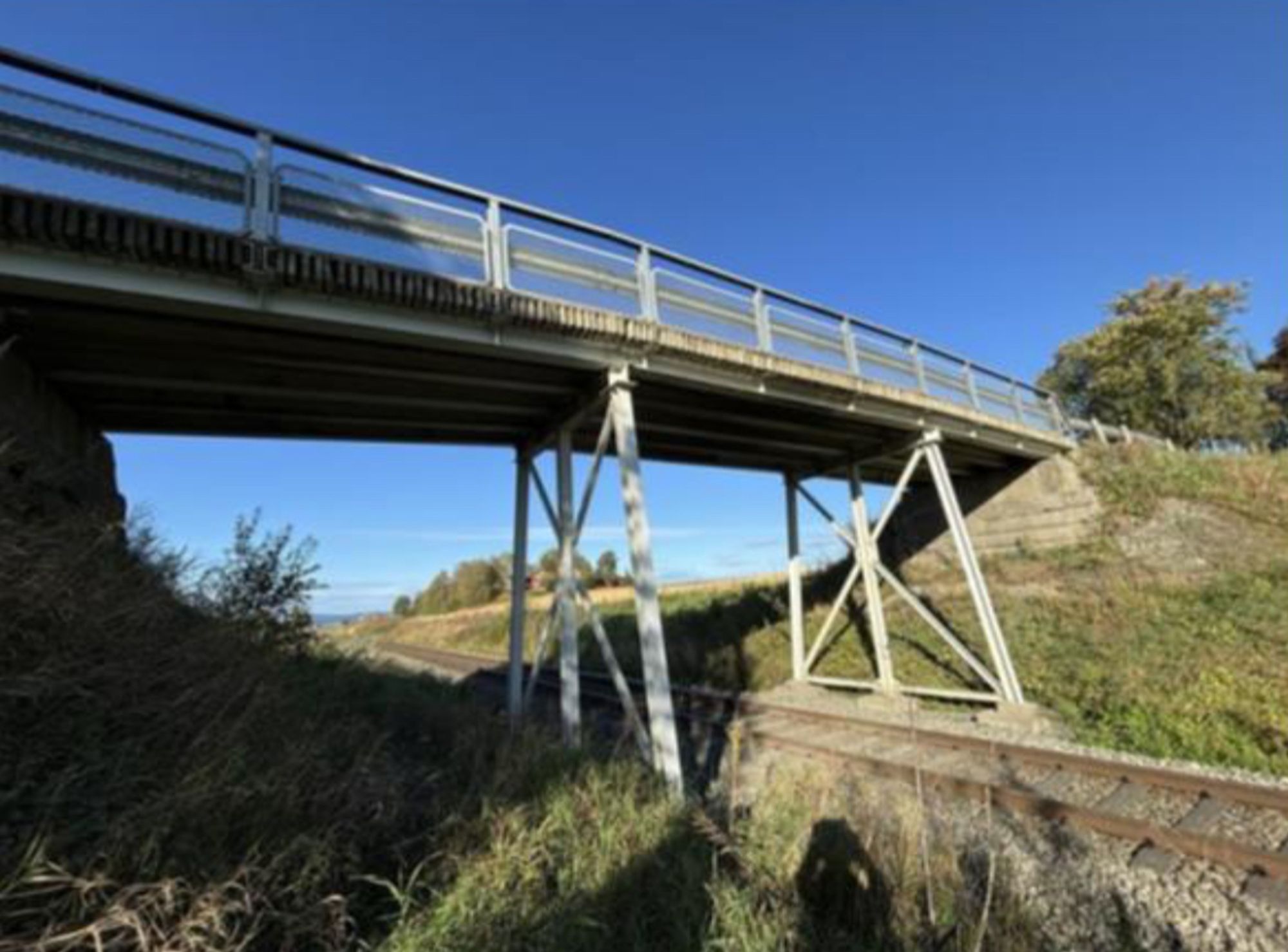 Sæther bru før brua ble demontert. Nå ligger den lagret ved Østborg i Levanger i påvente av eksporttillatelse.