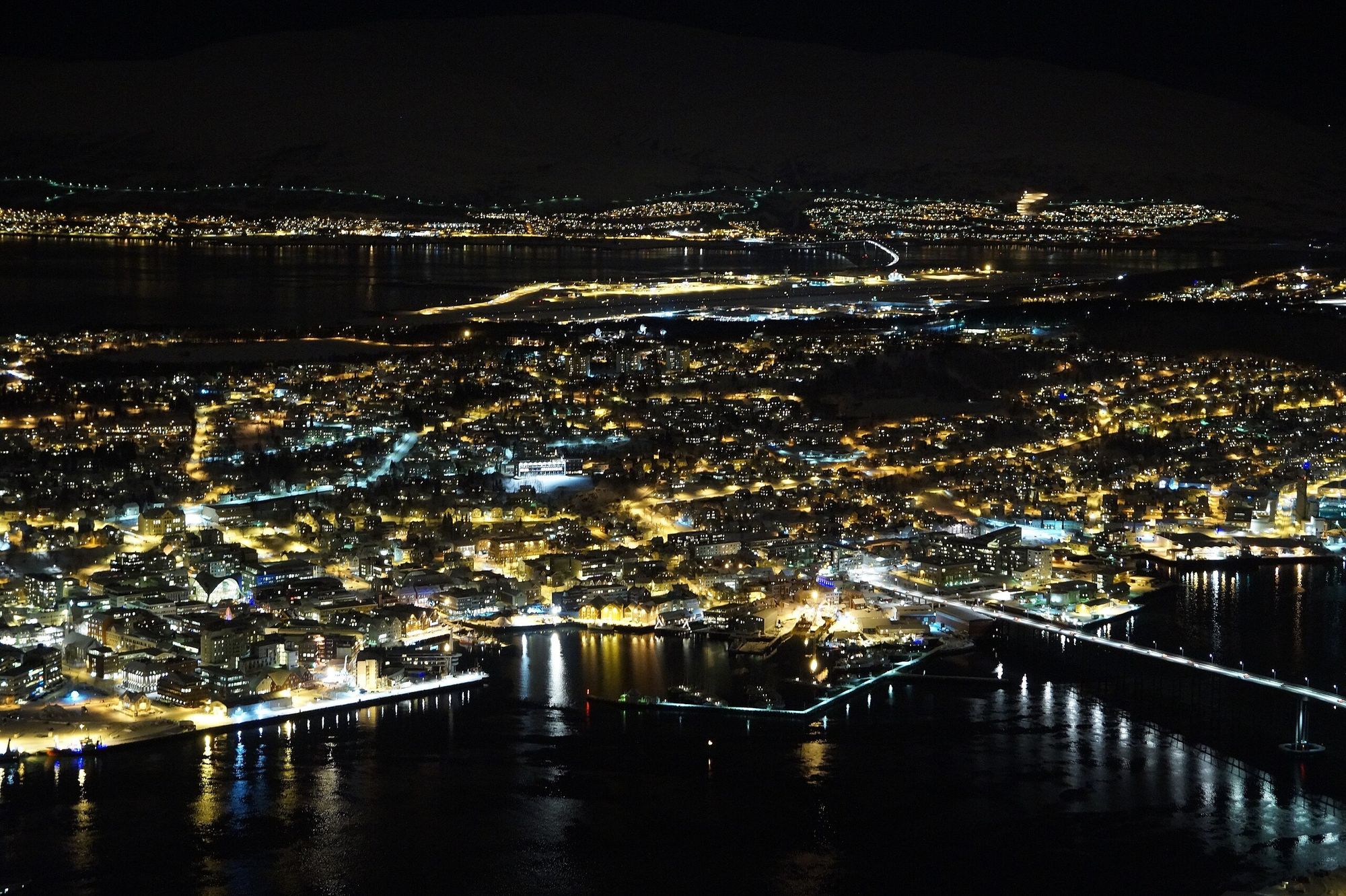 Troms fylkeskommune har sine kontorer i Strandveien på den østlige delen av Tromsøya i Tromsø. 