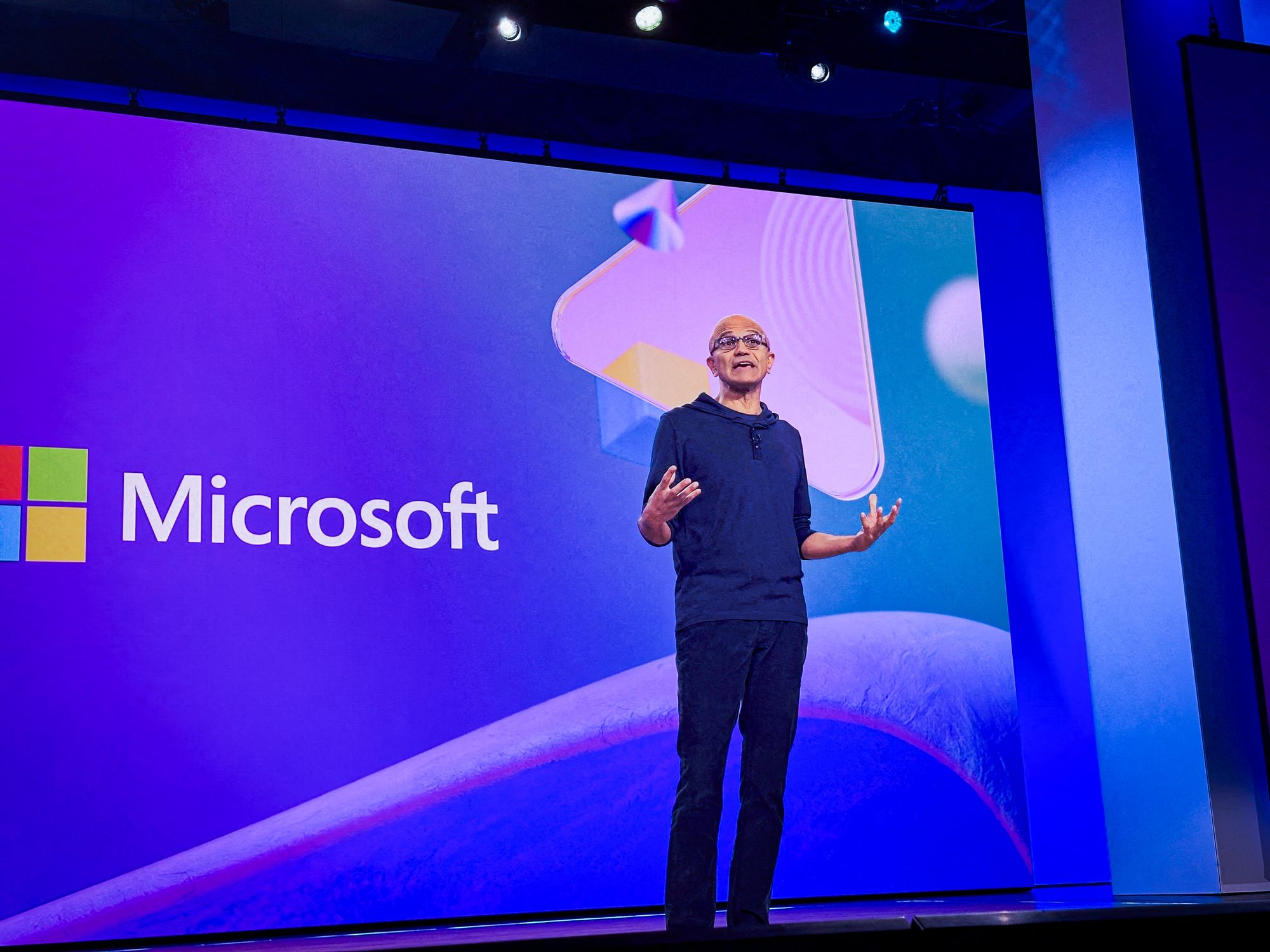 Teams, Word, e-post og Copilot. Mange store norske virksomheter har gjort seg avhengig av programvare fra Microsoft.