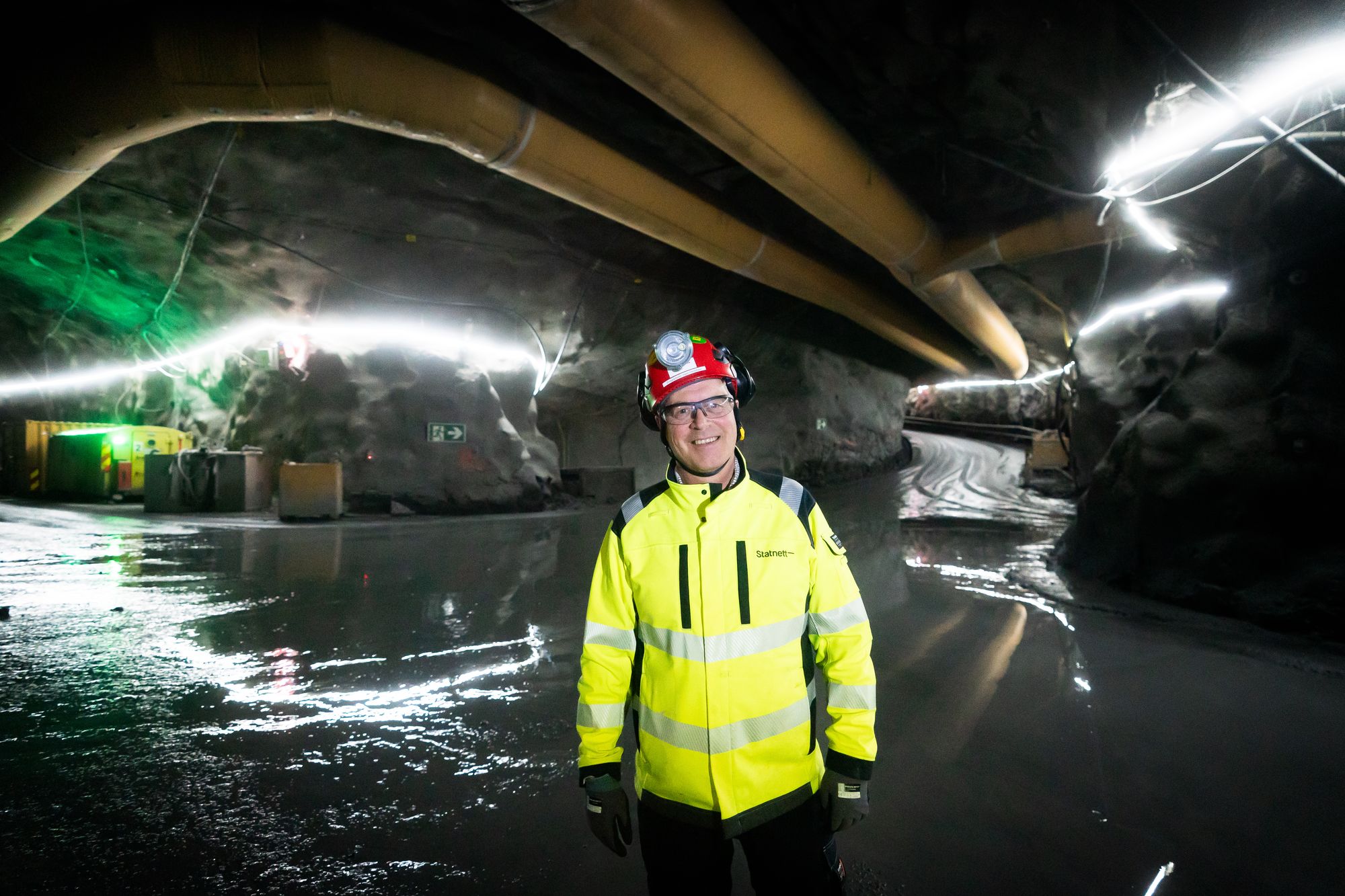 Statnetts prosjektleder Hans Herlofsen i kabeltunnelen mellom Sogn og Ulven.