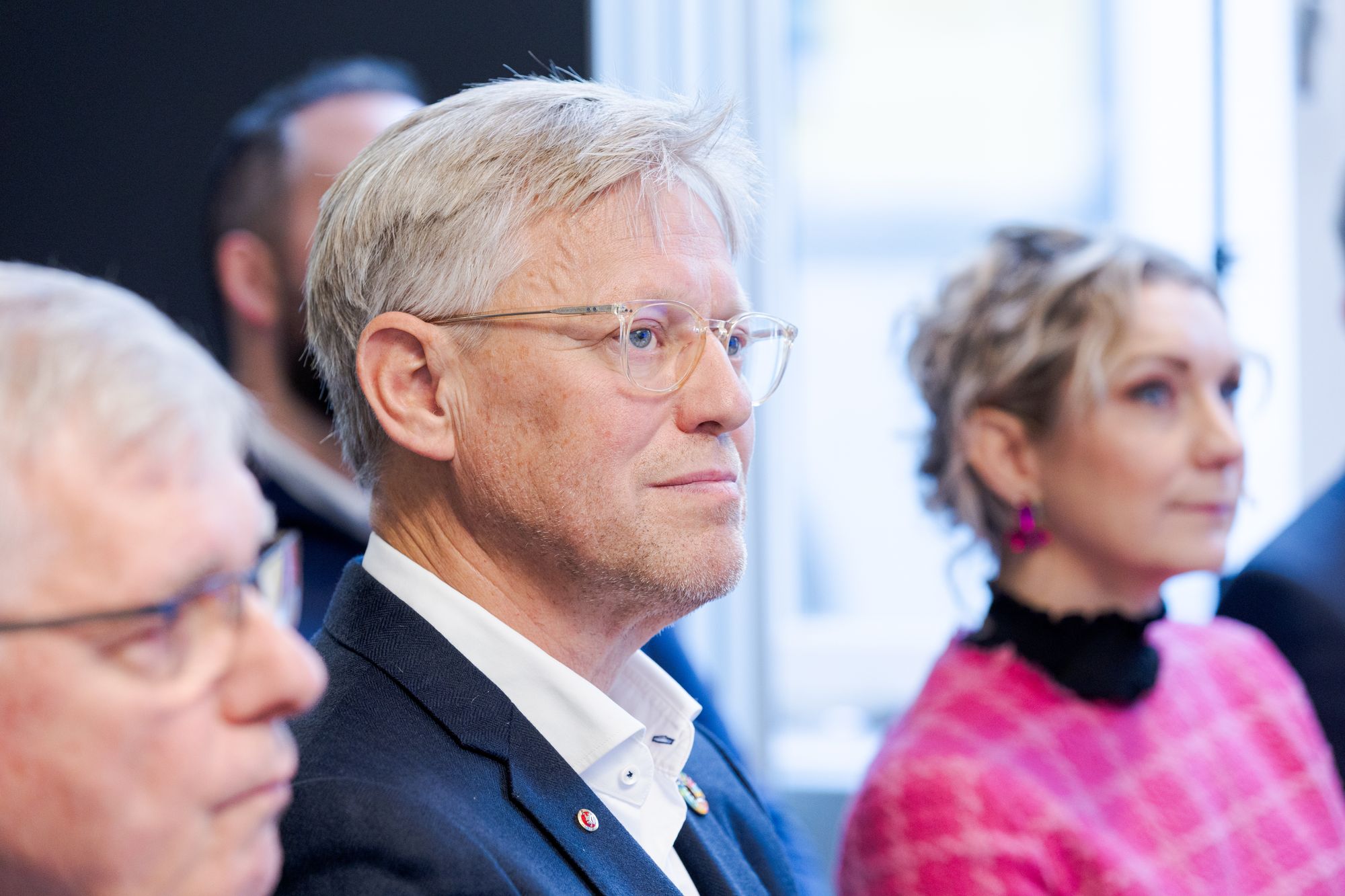 Tidligere Nkom-direktør Pål Wien Espen er skuffet over at digitaliseringsminister Karianne Tung har hentet det aller meste av pengene hun skal bruke på sikring av digital infrastruktur, fra bredbåndsmidlene. Tung forsvarte prioriteringen under et arrangement hos Tek Norge.