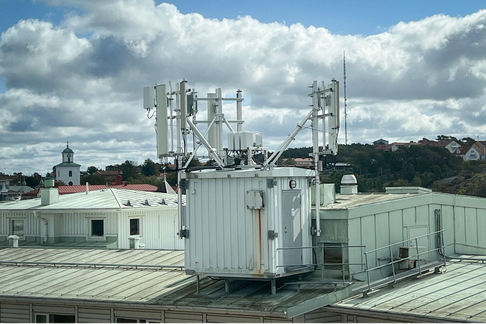 Programmet «forsterket ekom» har bidratt med 72 timers reservestrøm for rundt 100 basestasjoner i Norge. Nå skal takten i programmet økes.