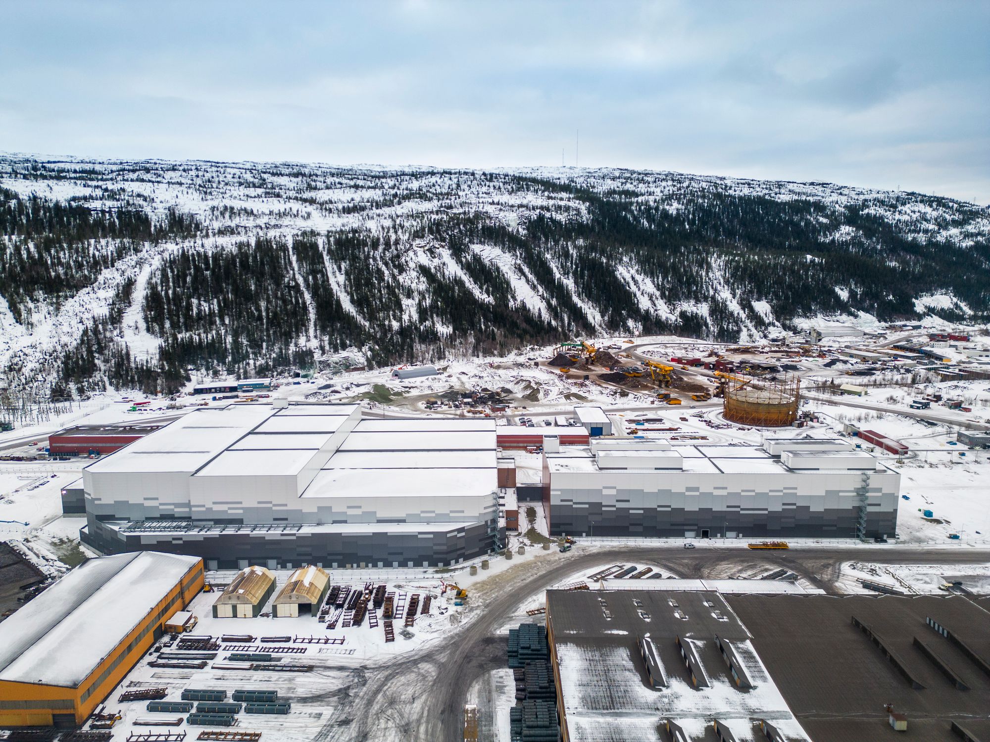 Her skulle det blitt batterifabrikk, men lokalet har stått tomt i lang tid. Nå er det klart at de ikke får strømreservasjonen tilbake igjen. 