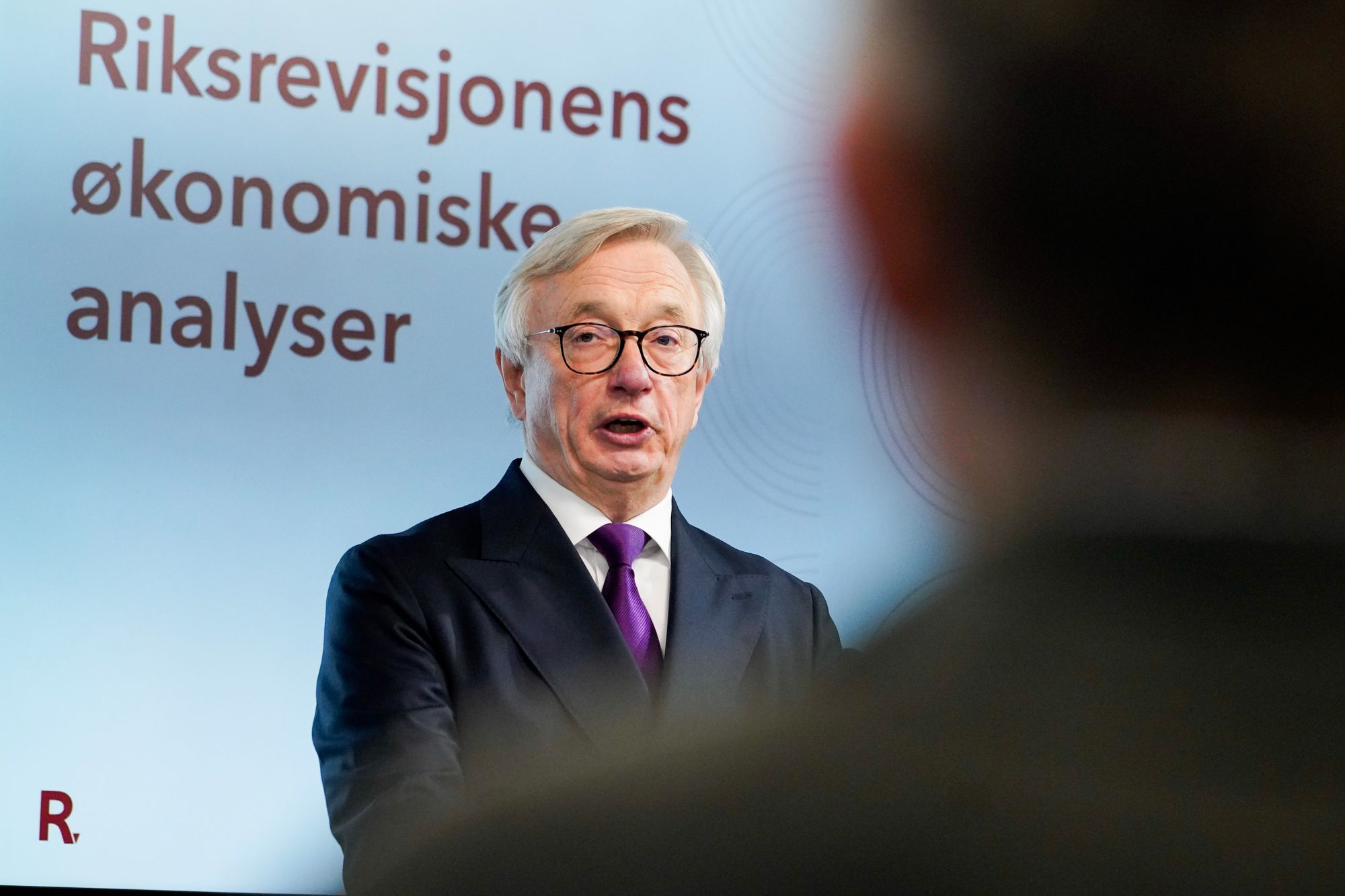 Riksrevisor Karl Eirik Schjøtt-Pedersen presenterer resultatet av den årlige revisjonen av statens regnskaper.