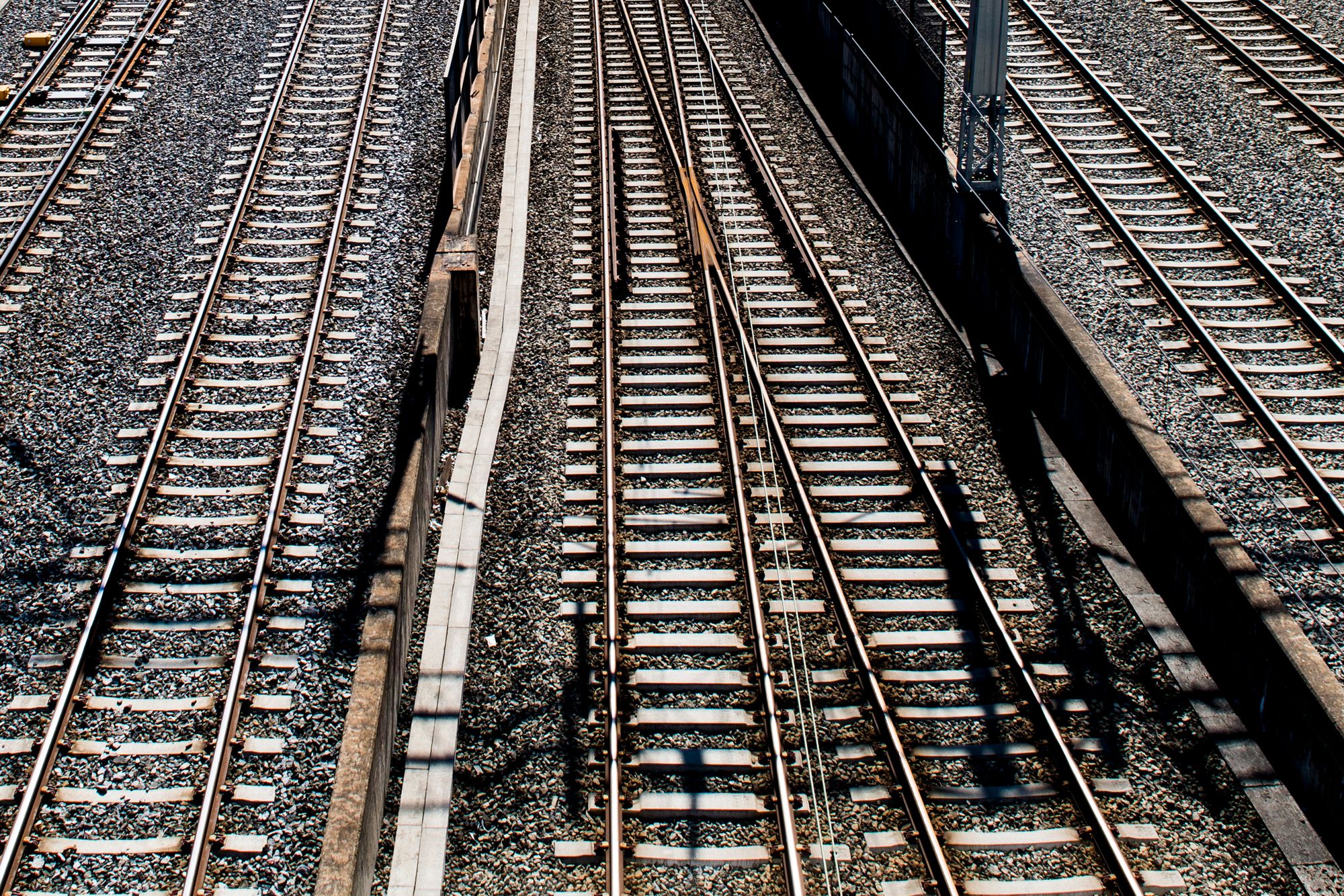 
Svillene, altså bjelkene mellom skinnene, slites ned av passerende tog, vær og vind. Nå kan forskere ha funnet en løsning. 