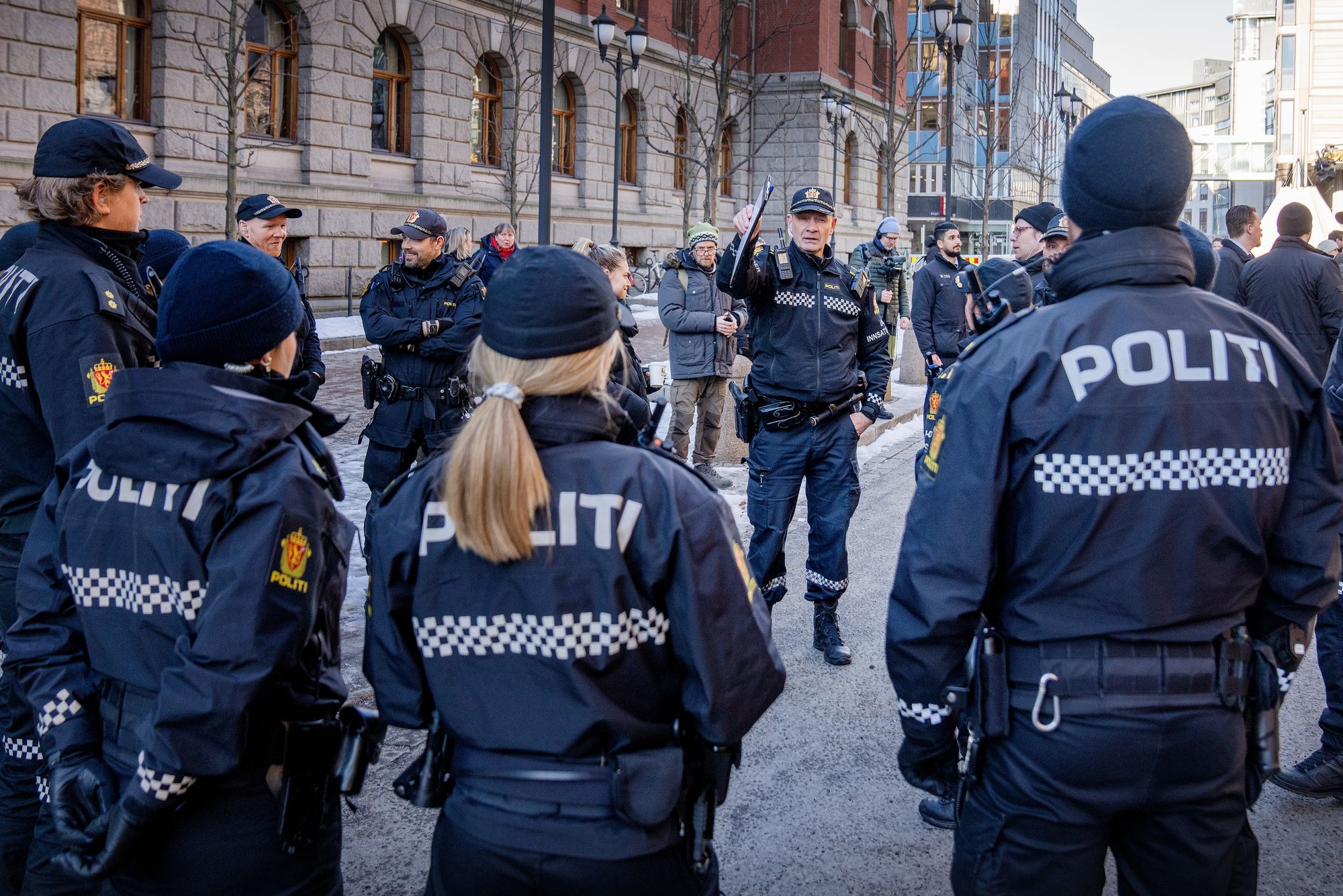 Politiet er på vei inn i et av de største IT-prosjektene i offentlig sektors historie. Nå får de kritikk for avtalehånderingen.