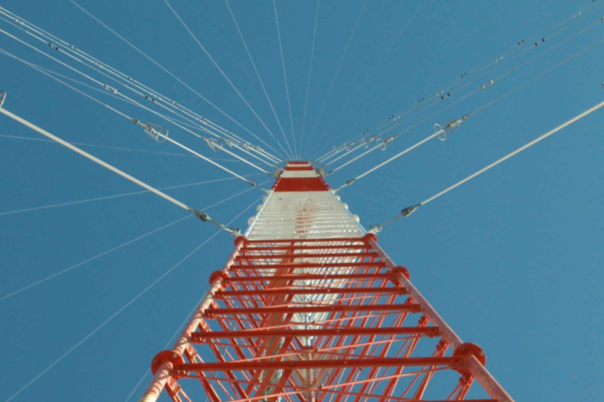 I Storbritannia bygges det nå et nasjonalt eLORAN-system. Norge har erfaring fra Loran-C og et landskap som krever bakkebasert dekning. vi bør ikke bare følge med. Vi bør koble oss på, skriver innleggsforfatteren.