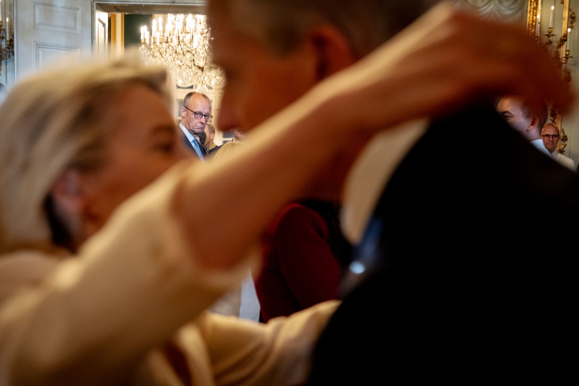 Jonas Gahr Støre har prøvd å påvirke sin venn, EU-president Ursula von der Leyen, men det hjalp ikke. I bakgrunnen står Tysklands forbundskansler Friedrich Merz, som har stor interesse av å beholde Norge innenfor tollmuren – men tapte.