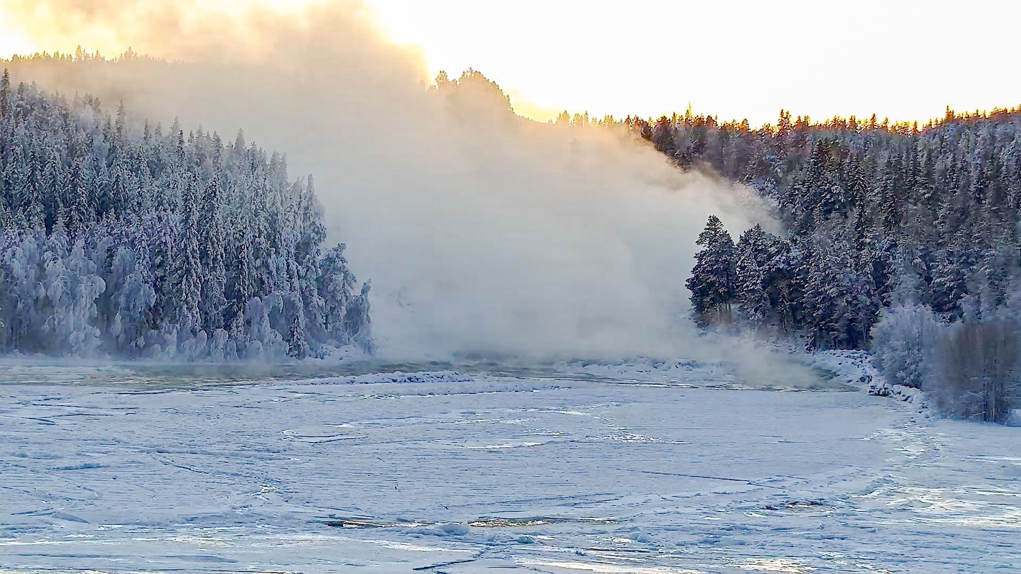 Islegging på elvene i Nord-Sverige påvirker strømprisen i Nord-Norge. Dette er  Piteälven i Älvsbyn kommune.