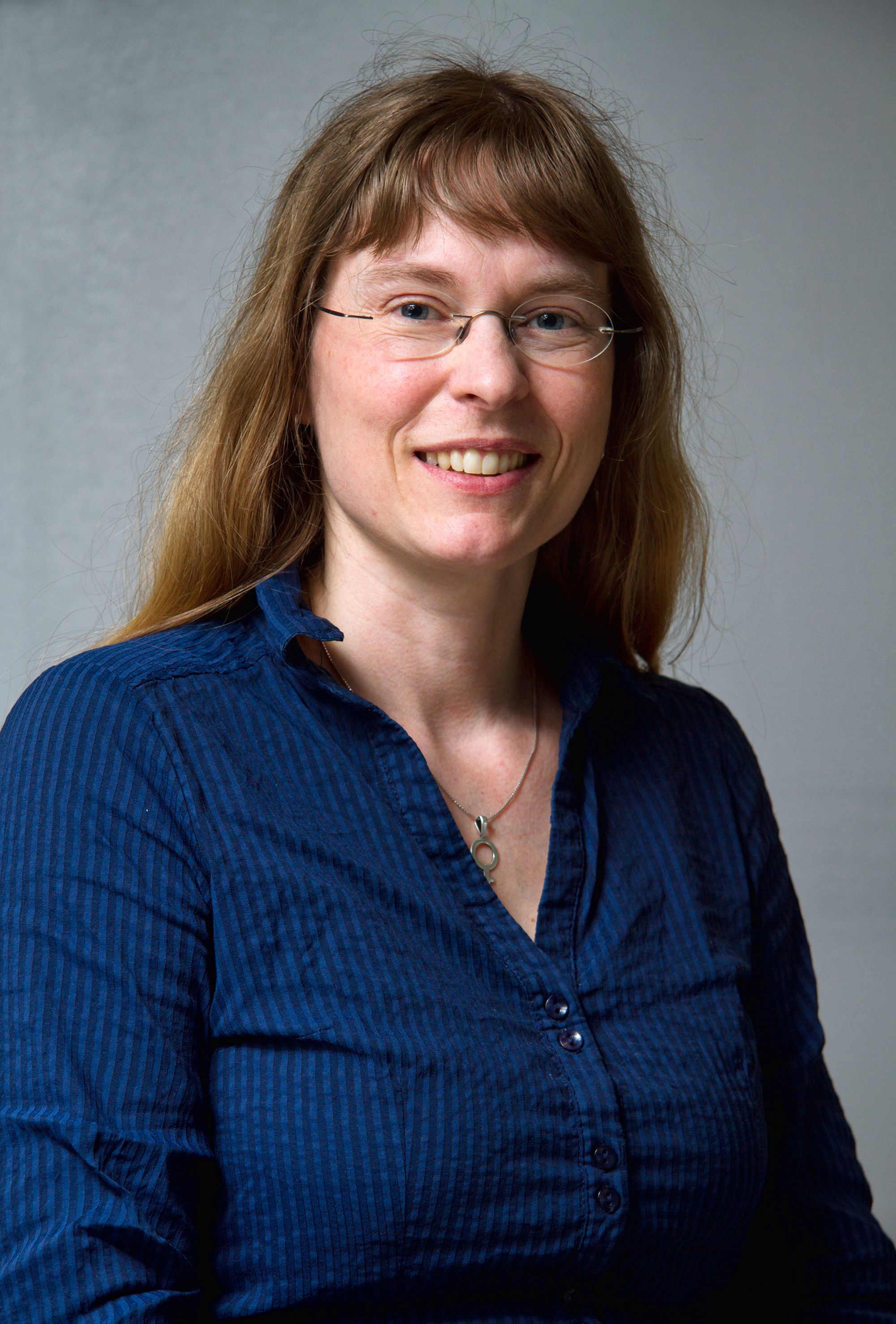 Troms-representant Hanne Beate Stenvaag fra Rødt krever svar om regjeringen vil kjøpe flere redningshelikoptre.