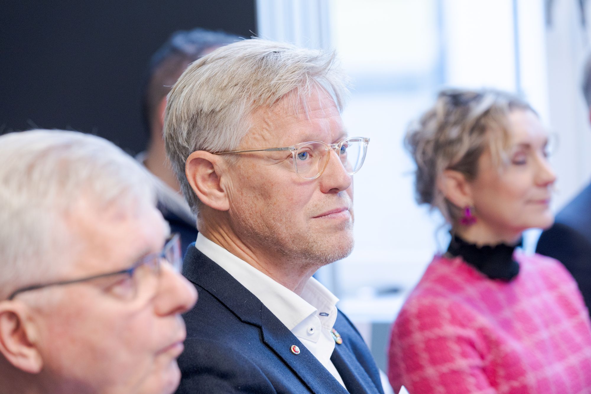 På Attack-konferansen torsdag overleverer Pål Wien Espen i Tek Norge rapporten «Cybersikkerhet i Norge – Nordisk Benchmark 2025» til digitaliserings- og forvaltningsminister Karianne Tung (Ap).