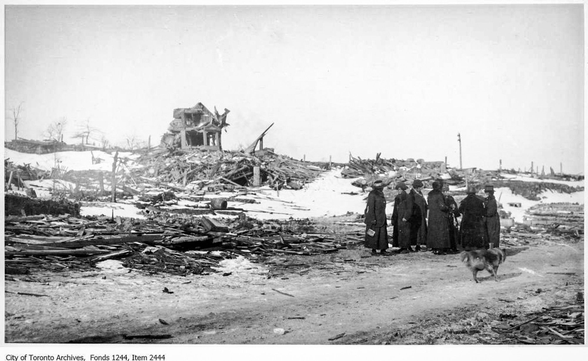 Restene av en bydel i Halifax etter katastrofen.