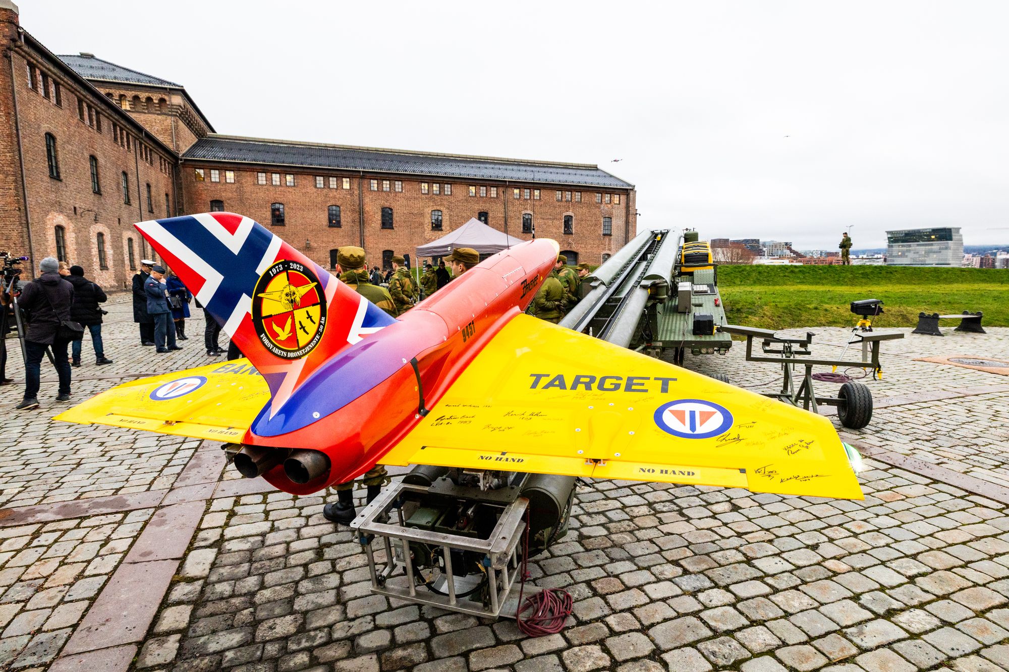 Forsvarsminister Tore O. Sandvik la frem den nye dronestrategien for forsvarssektoren mandag.