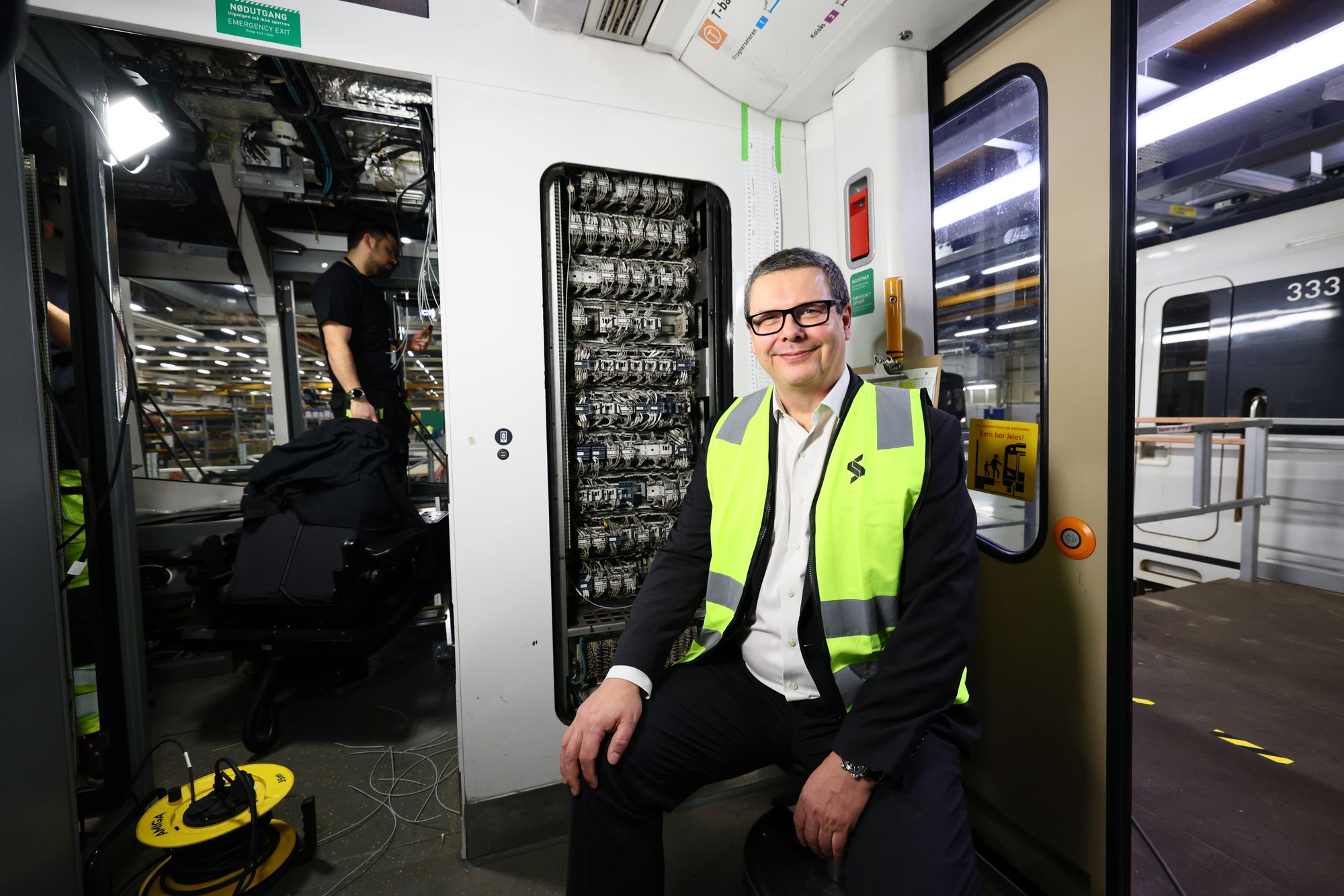 28 T-banetog er nå bygget om og klare for å kjøre med nytt signalanlegg. Her er Siemens norgessjef Birger Steffensen.