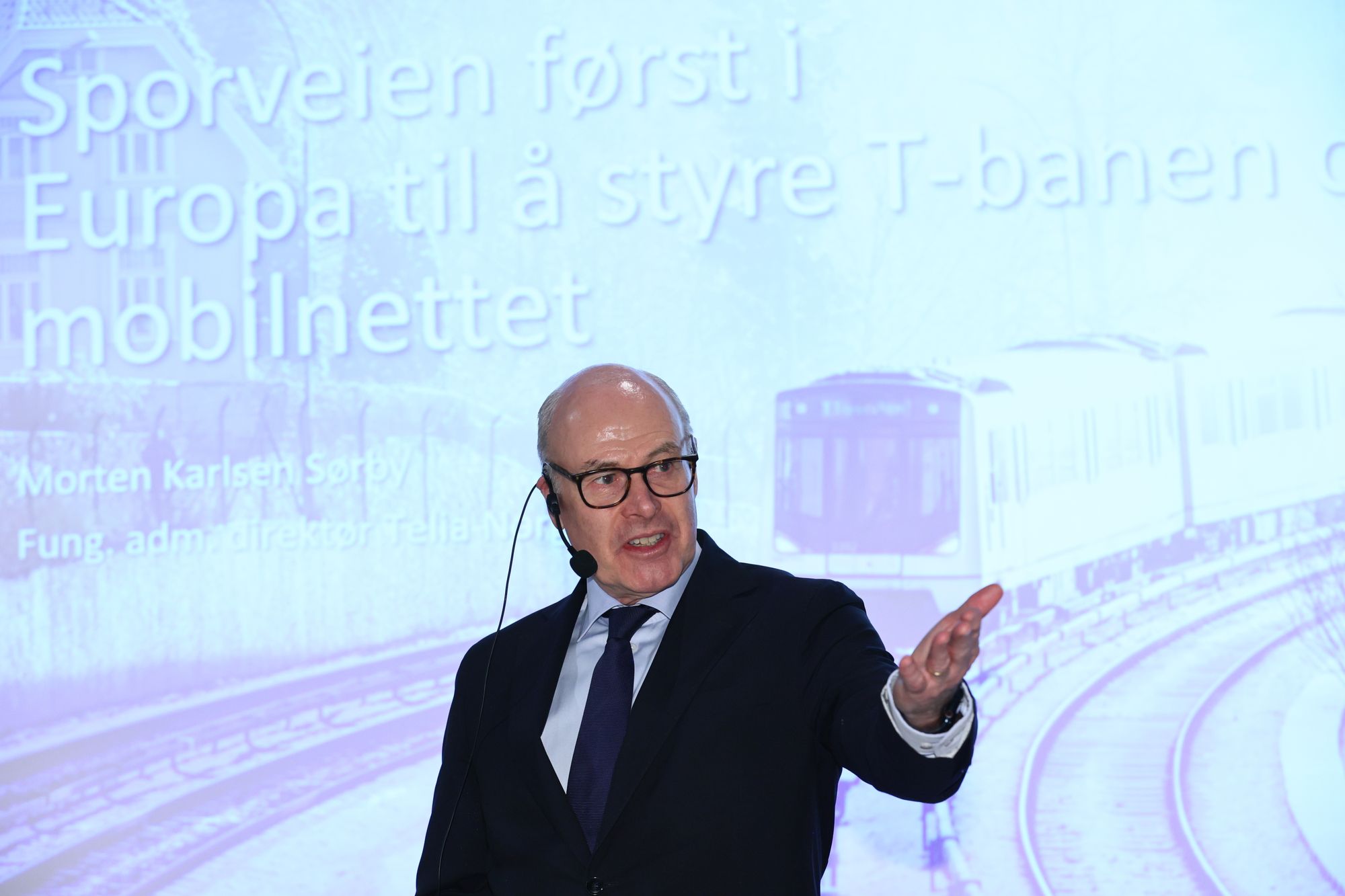 Telia Norge-sjef Morten Karlsen Sørby er ganske stolt over at signalene som styrer T-banen nå går over Telias mobilnett.