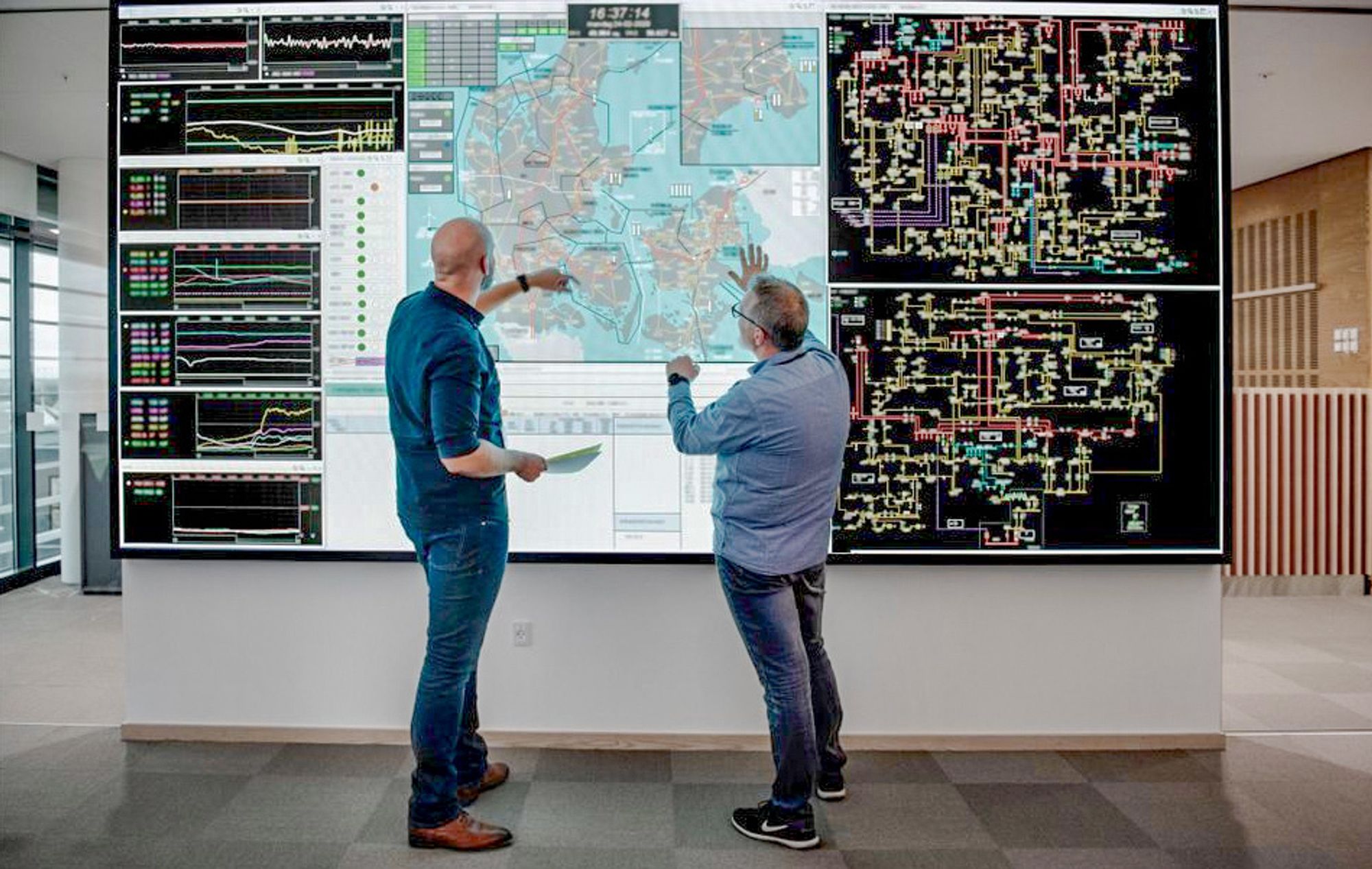 I Energinets kontrollsenter overvåkes det danske el-nettet døgnet rundt.