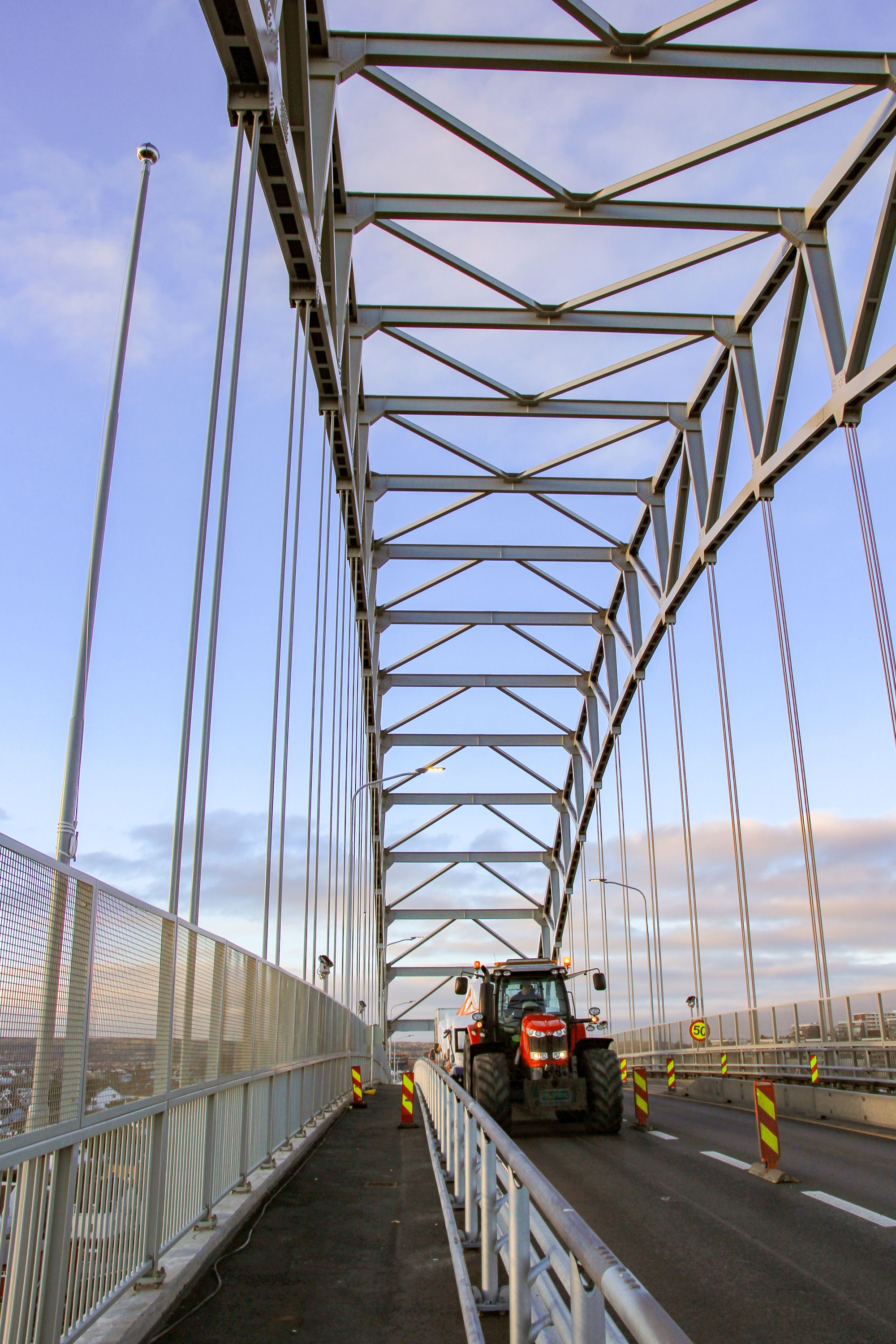 Mai 2015: Sliten Fredrikstadbru med smale fortau er klar for full <em>makeover</em>.