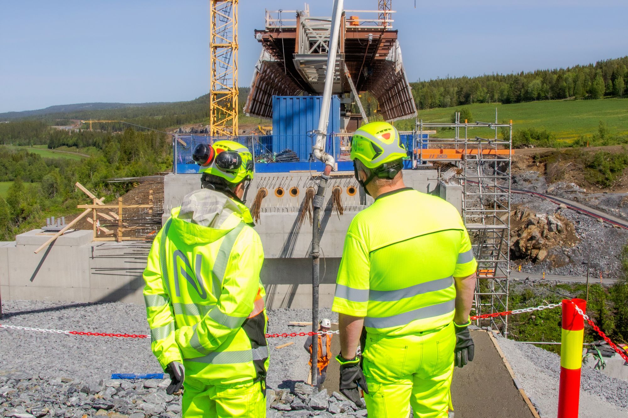 Nye Veier bygger ny firefeltsvei i Trøndelag. Den doble Vadløkkjabrua er 155 meter lang.