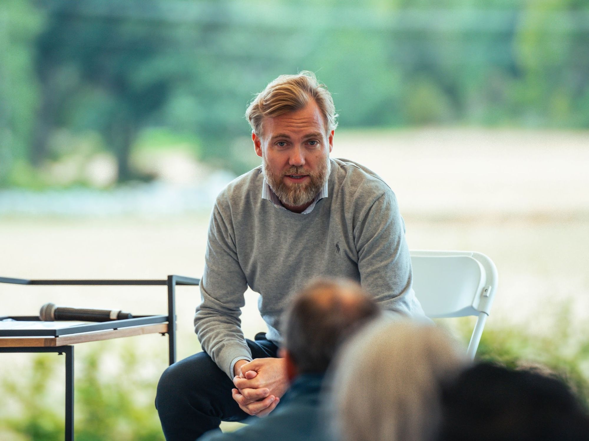 Anders Pedersen har lang fartstid i norsk IT-bransje. Han var med å starte Imento i 2007. Selskapet ble så solgt til Atea, hvor Pedersen jobbet som salgsdirektør før han begynte i Braathe. Der jobbet han både som salgsdirektør og sjef for markedsavdelingen.