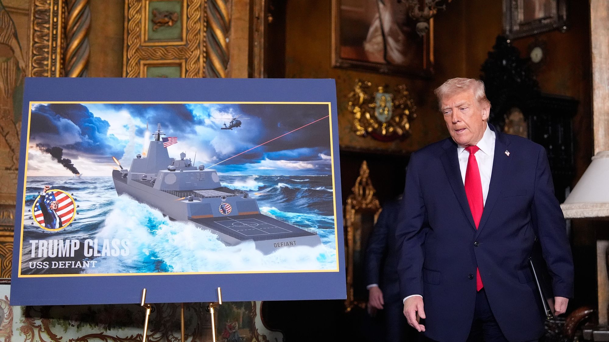 President Donald Trump hadde med seg en illustrasjon av et krigsskip med teksten «Trump-klassen – USS Defiant». Skipsnavnet kan oversettes med trossig eller utfordrende.