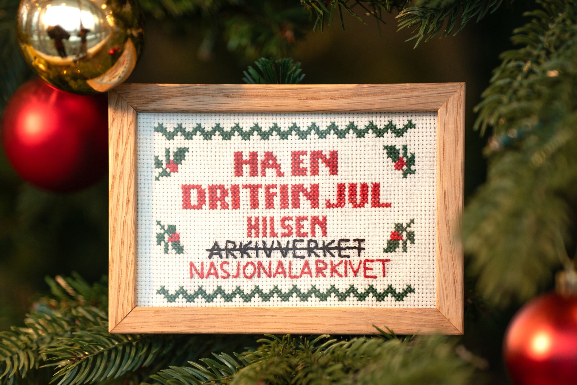 Når navnebyttet er brodert med korssting, blir det neppe mer offisielt. Fra nyttår heter det Nasjonalarkivet.